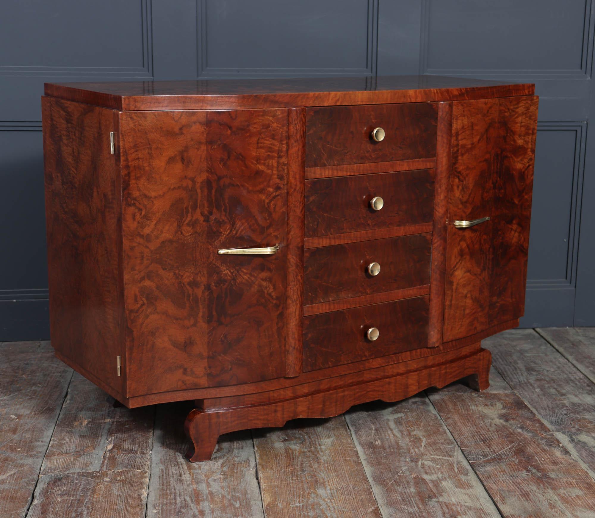 Piccola credenza francese Art Déco in noce in vendita 6