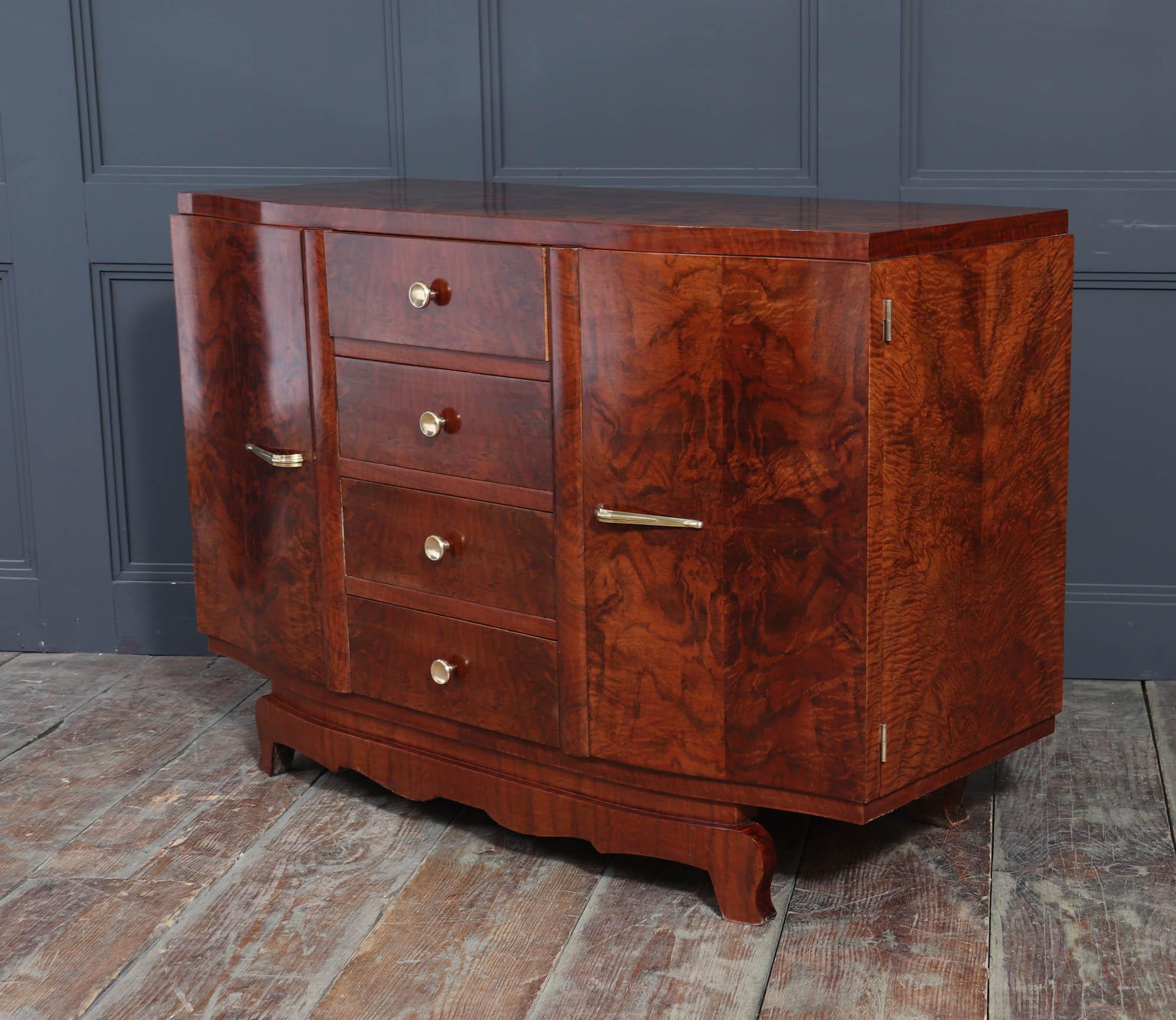 Piccola credenza francese Art Déco in noce in vendita 8
