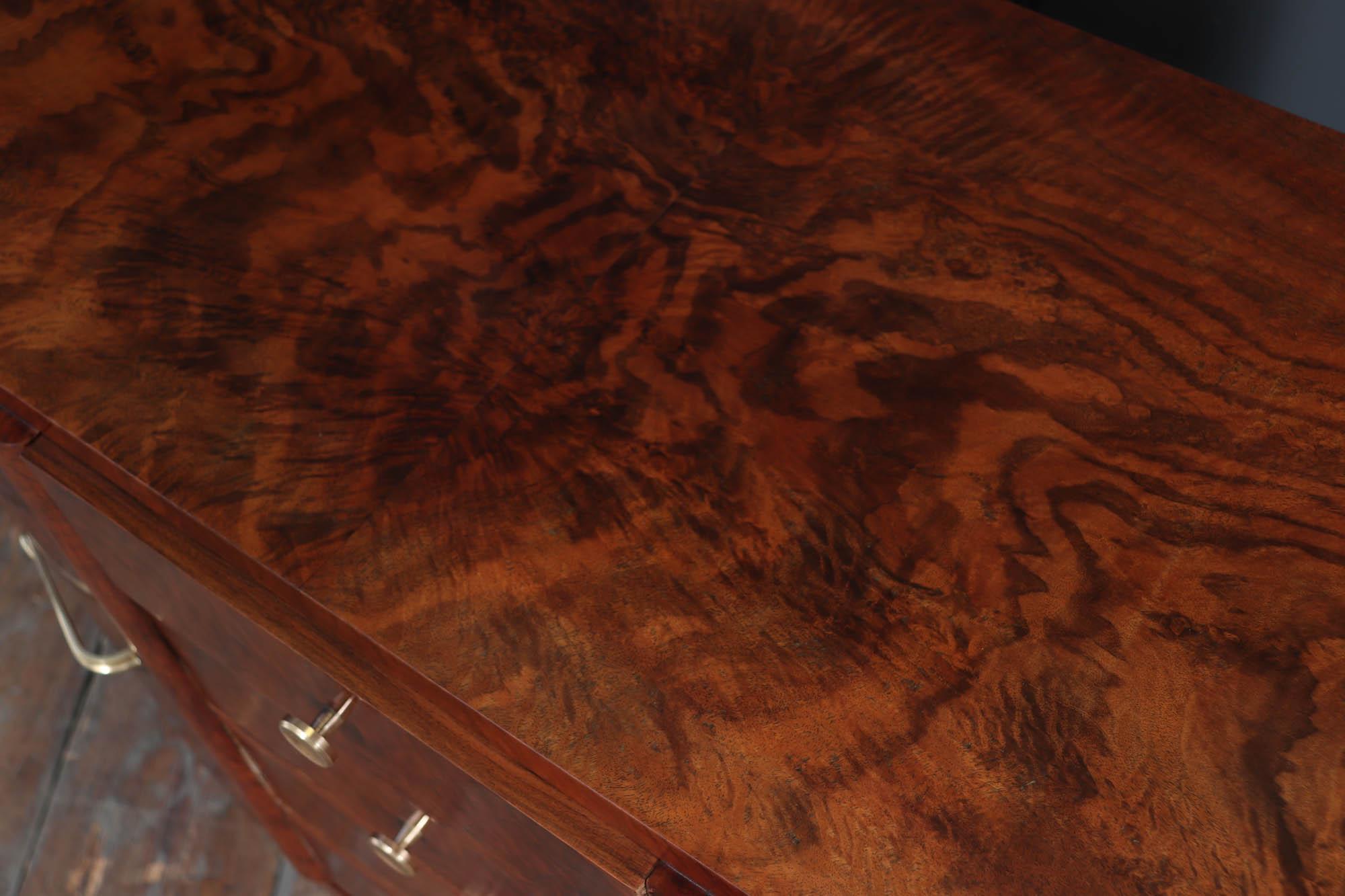 Piccola credenza francese Art Déco in noce in vendita 9