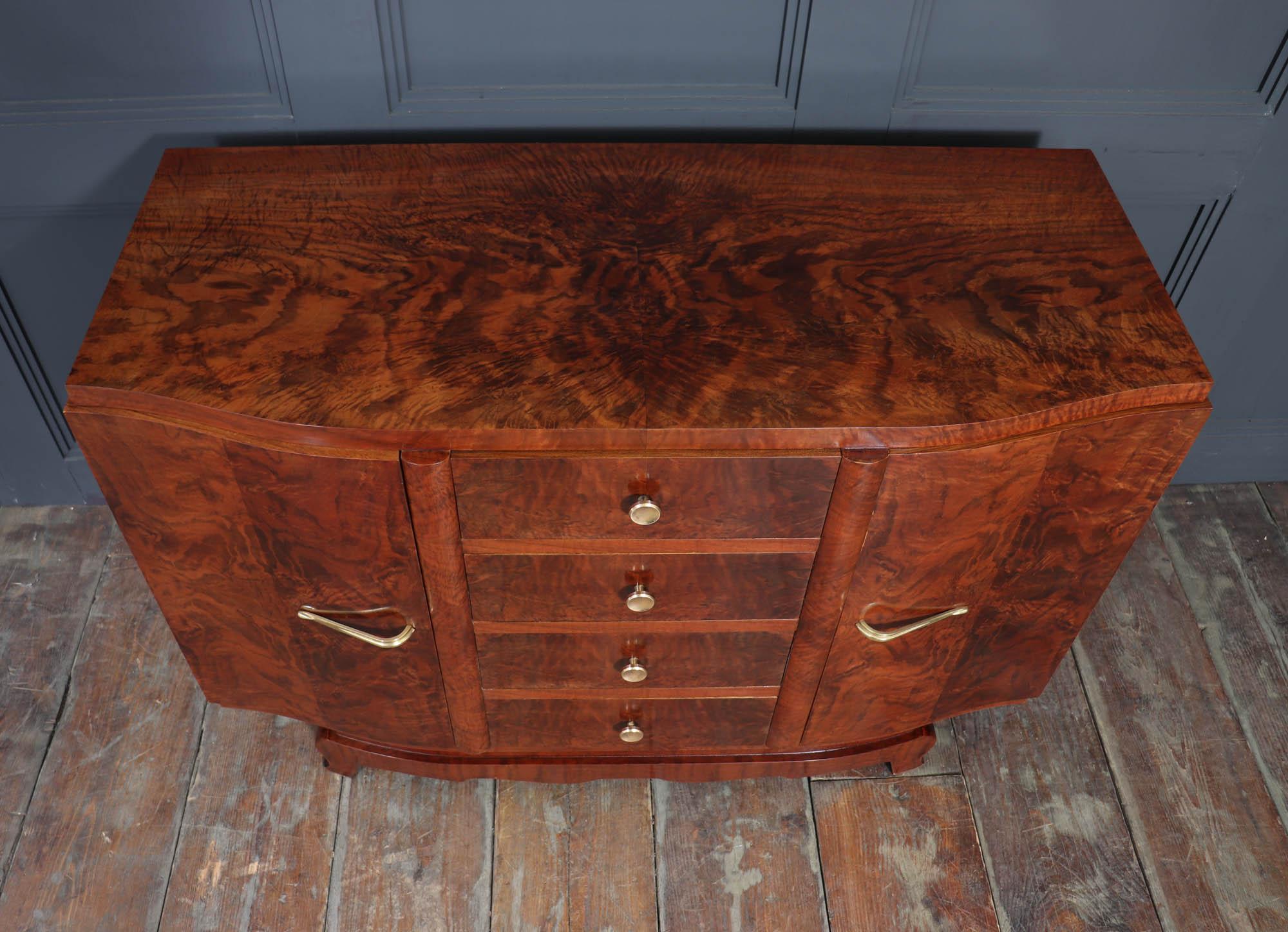 Inizio XX secolo Piccola credenza francese Art Déco in noce in vendita