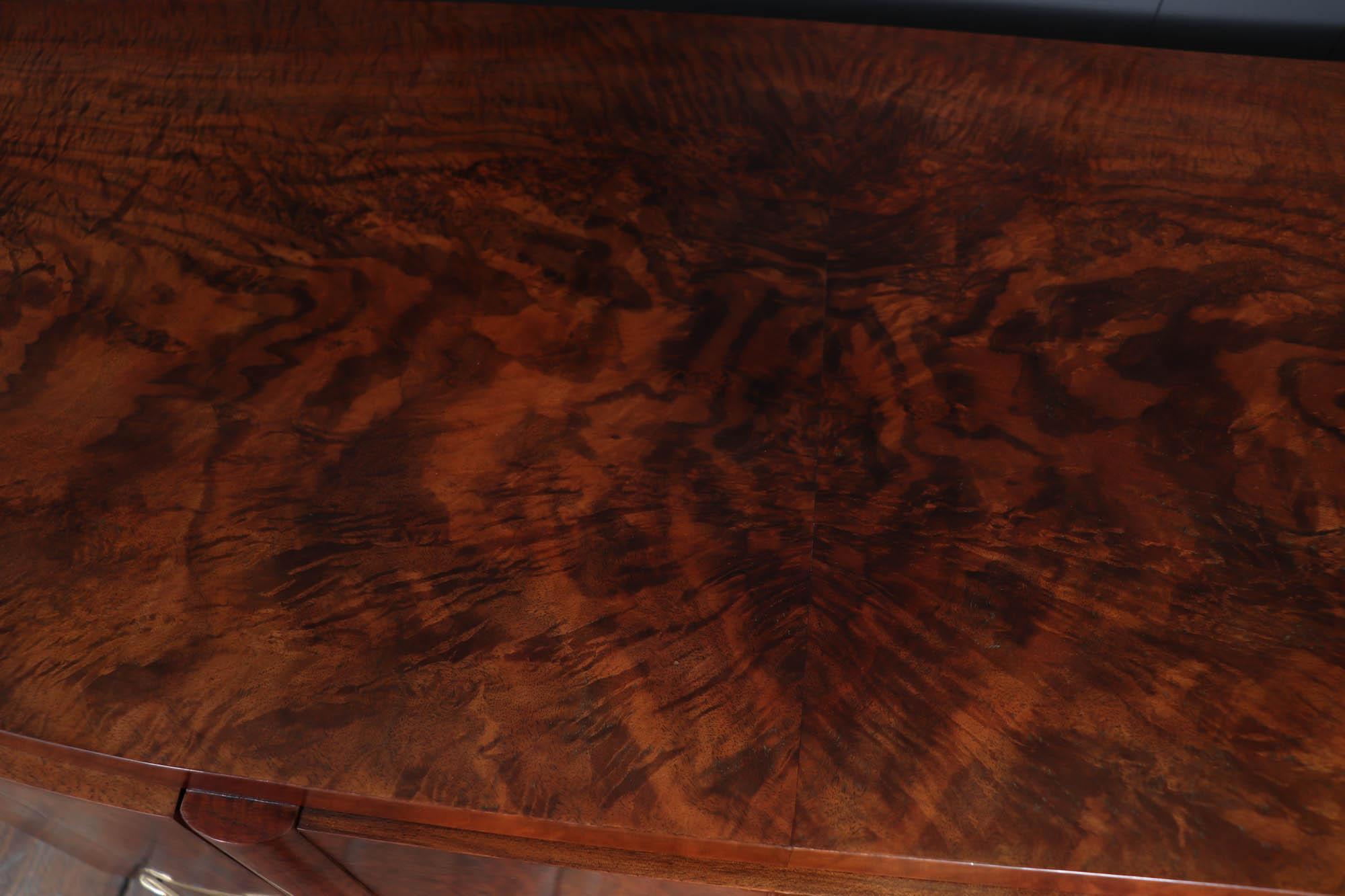 Noce Piccola credenza francese Art Déco in noce in vendita