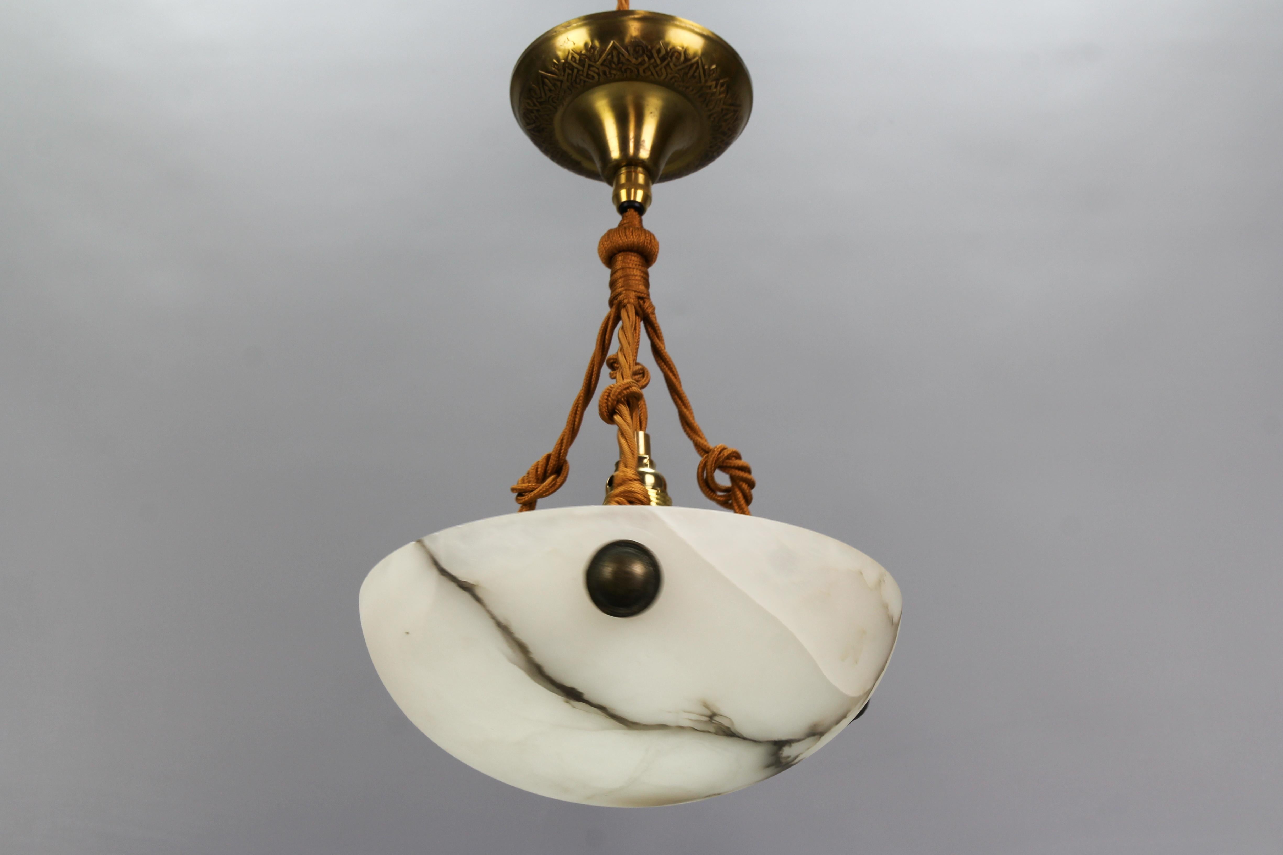 French Art Deco Small White and Black Alabaster Pendant Light Fixture, 1930s In Good Condition In Barntrup, DE