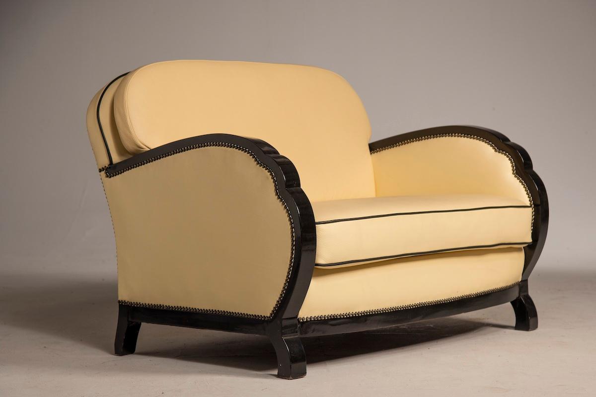 Cuir French Art Deco sofa en vente
