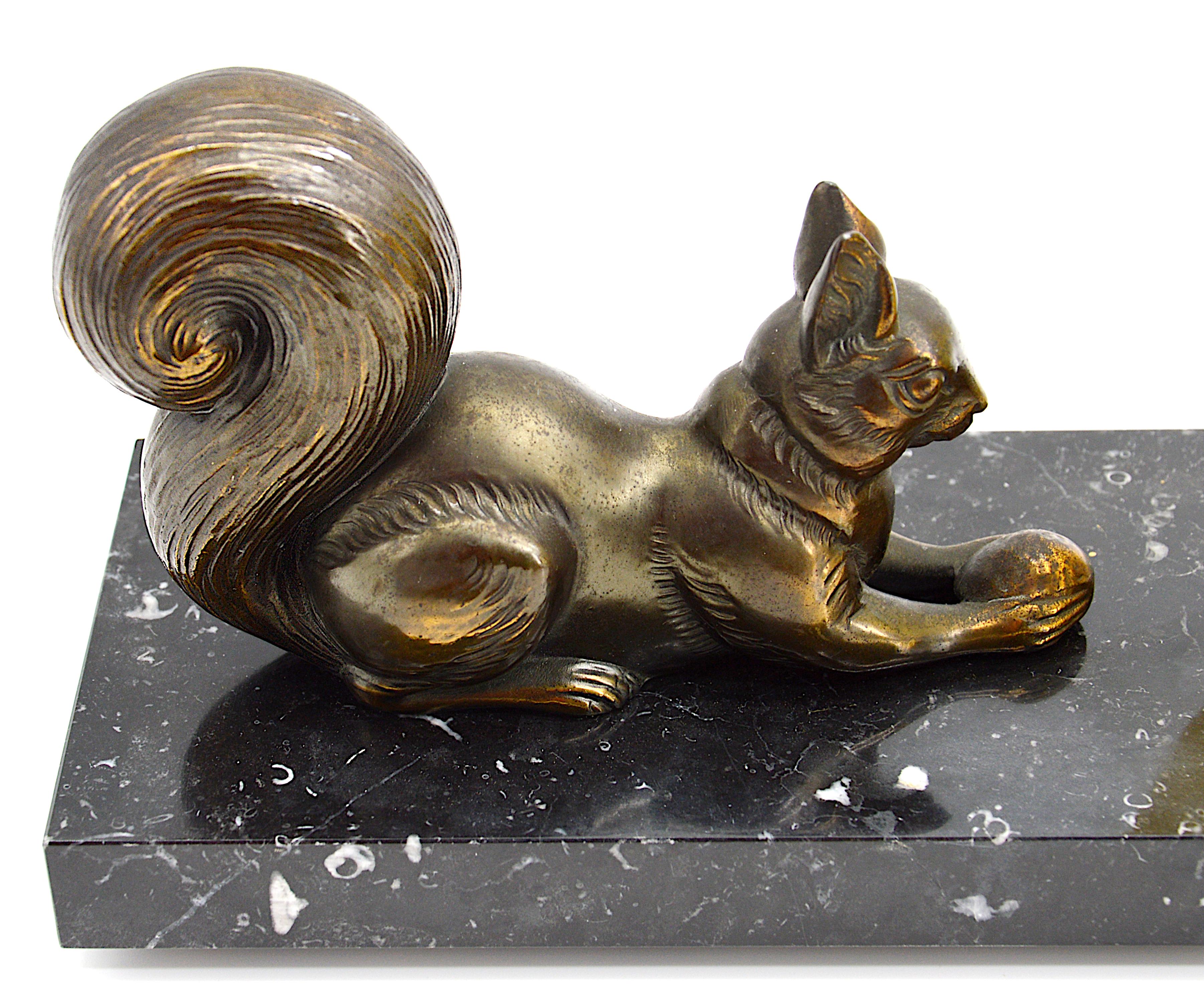 French Art Deco Squirrel Table Lamp Night-Light, 1930s In Good Condition For Sale In Saint-Amans-des-Cots, FR