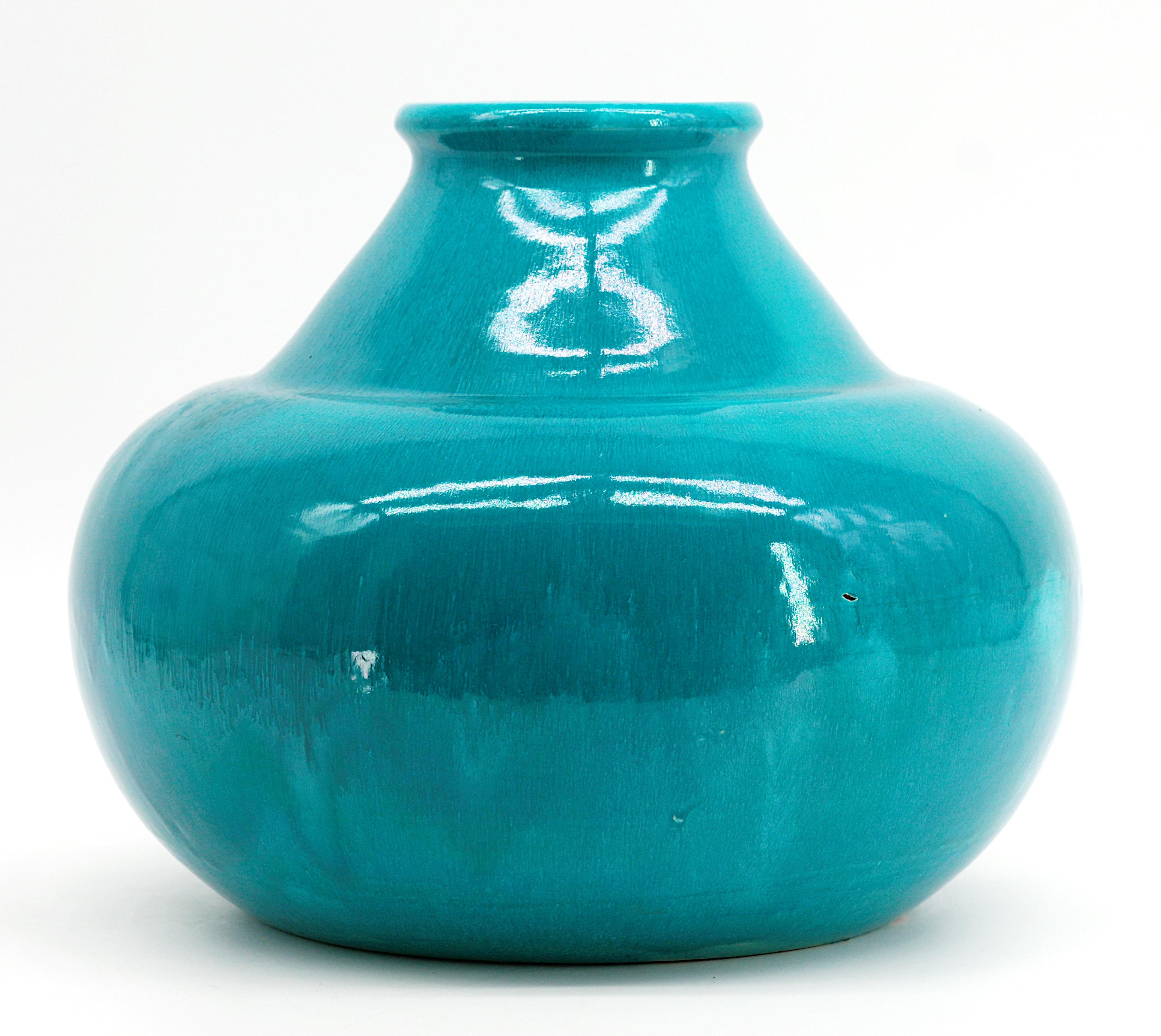 Vase en céramique Art déco de Céramique d'Art de Bordeaux - CAB, France, années 1930. Grès. Couverture turquoise. Hauteur : 7.9