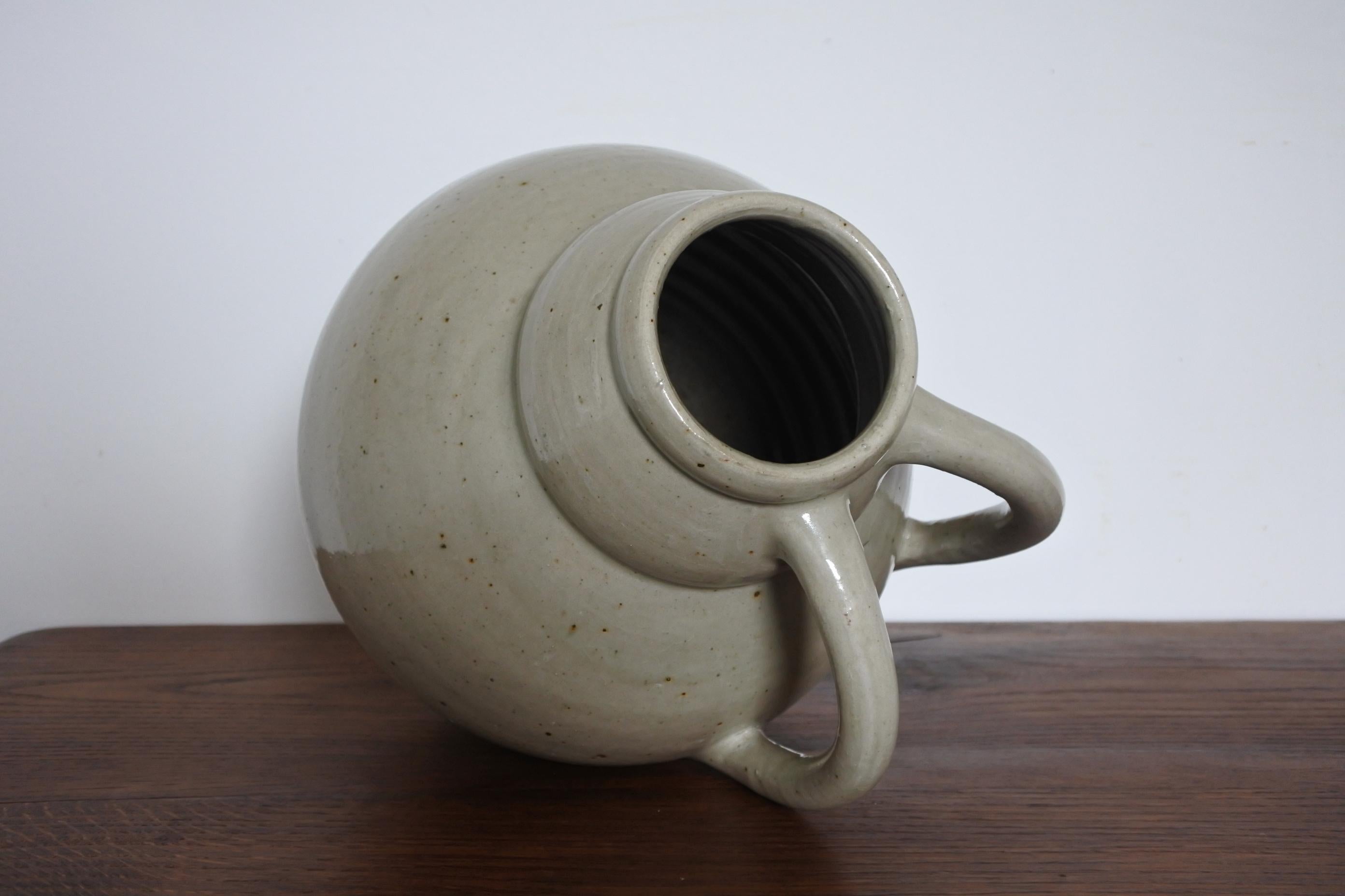 Vase ou jarre en grès Art Déco français par Betzy Augeron 1