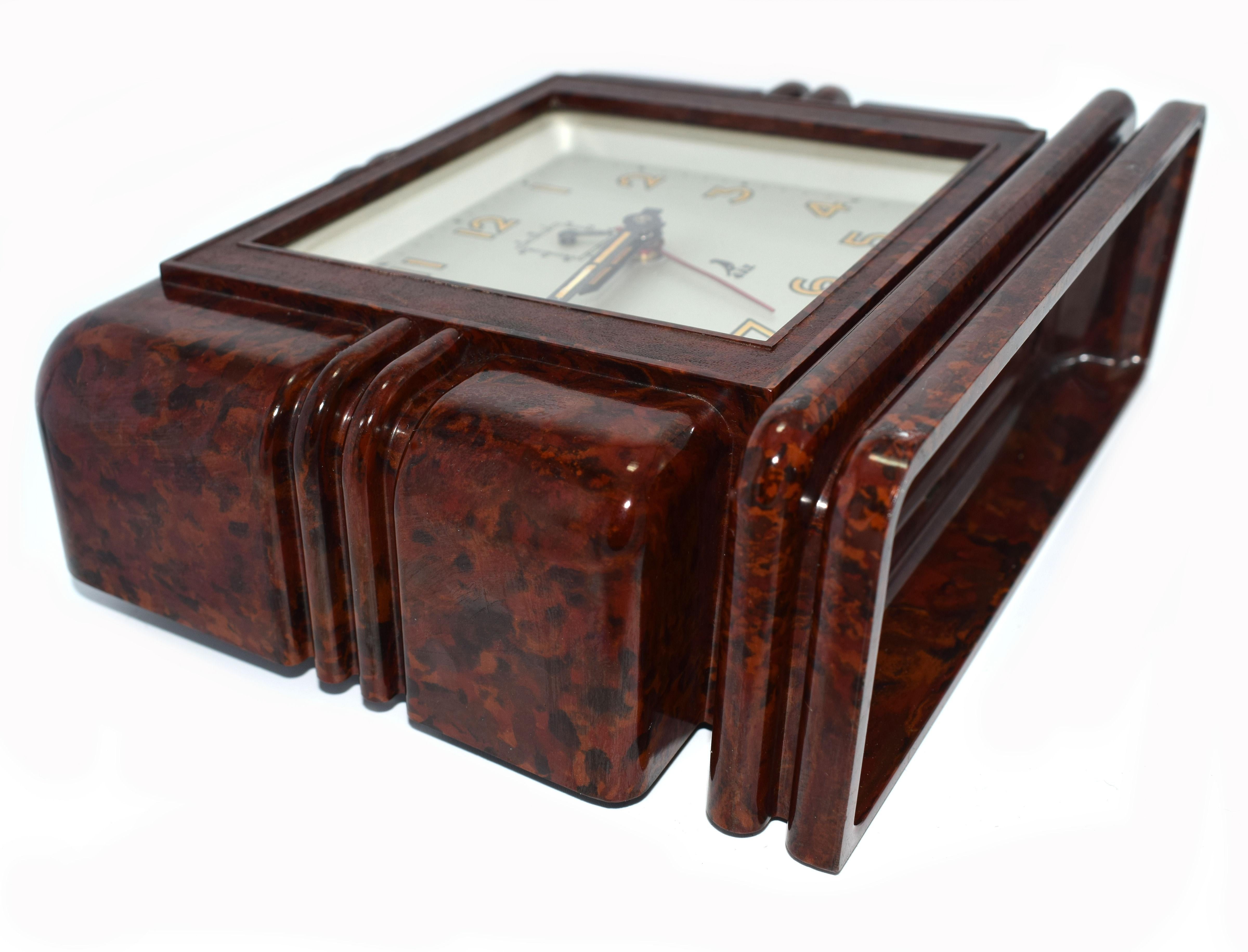 French Art Deco Streamline Bakelite Mantle Clock by JAZ In Good Condition In Devon, England