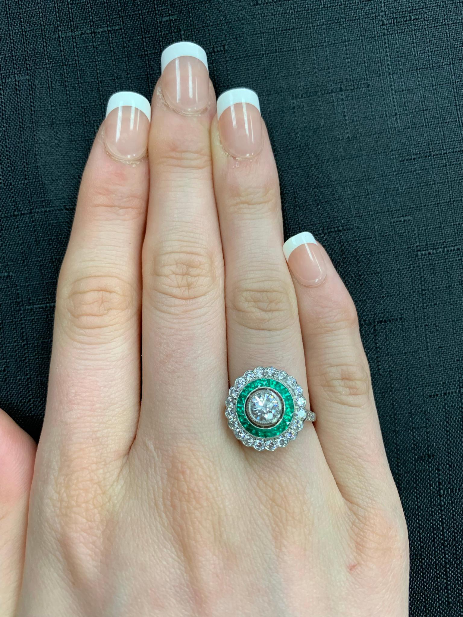 Verlobungsring aus Platin mit 0,80 Karat Diamant und Smaragd im französischen Art-déco-Stil für Damen oder Herren im Angebot