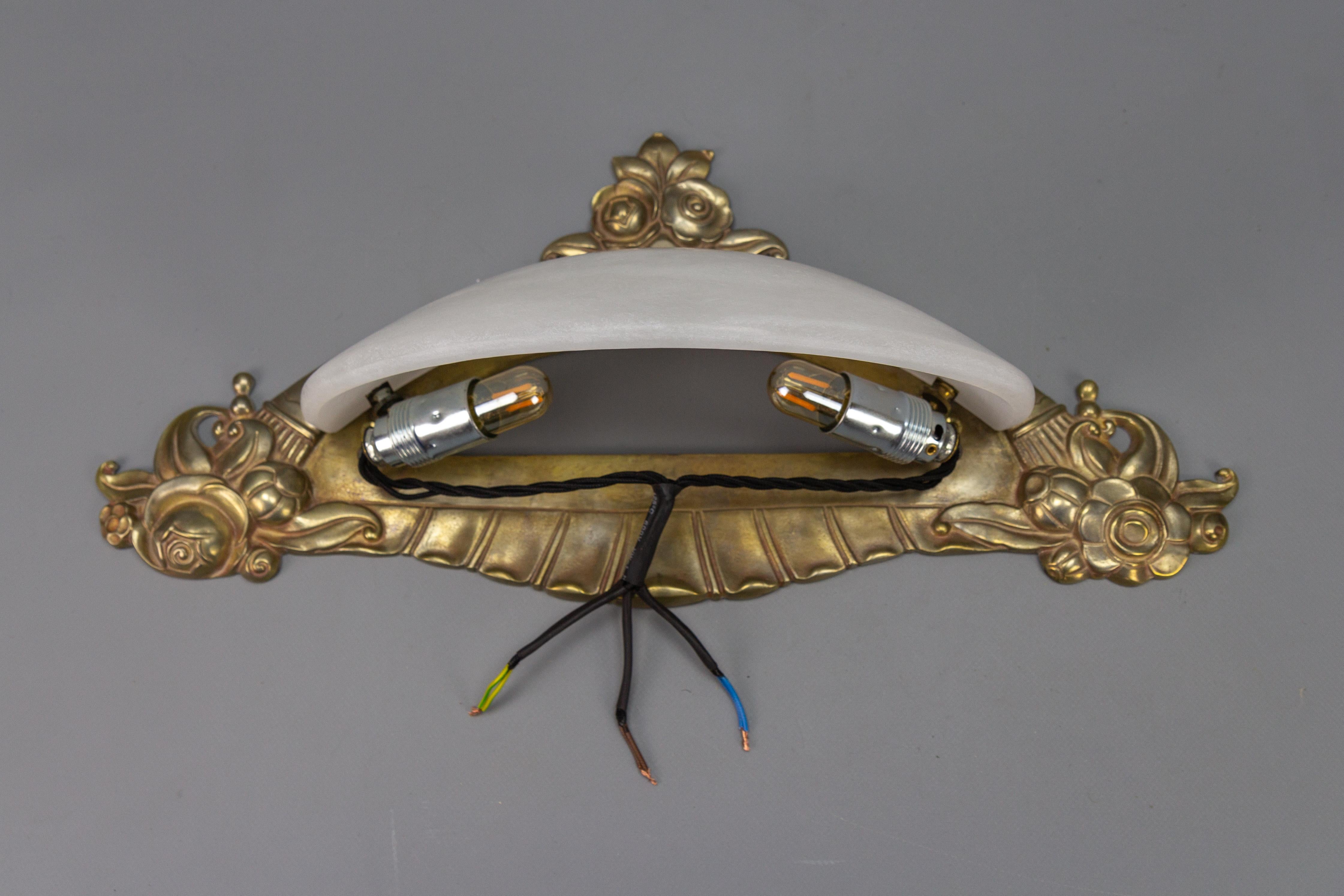 French Art Deco Style White Alabaster and Bronze Sconce For Sale 10