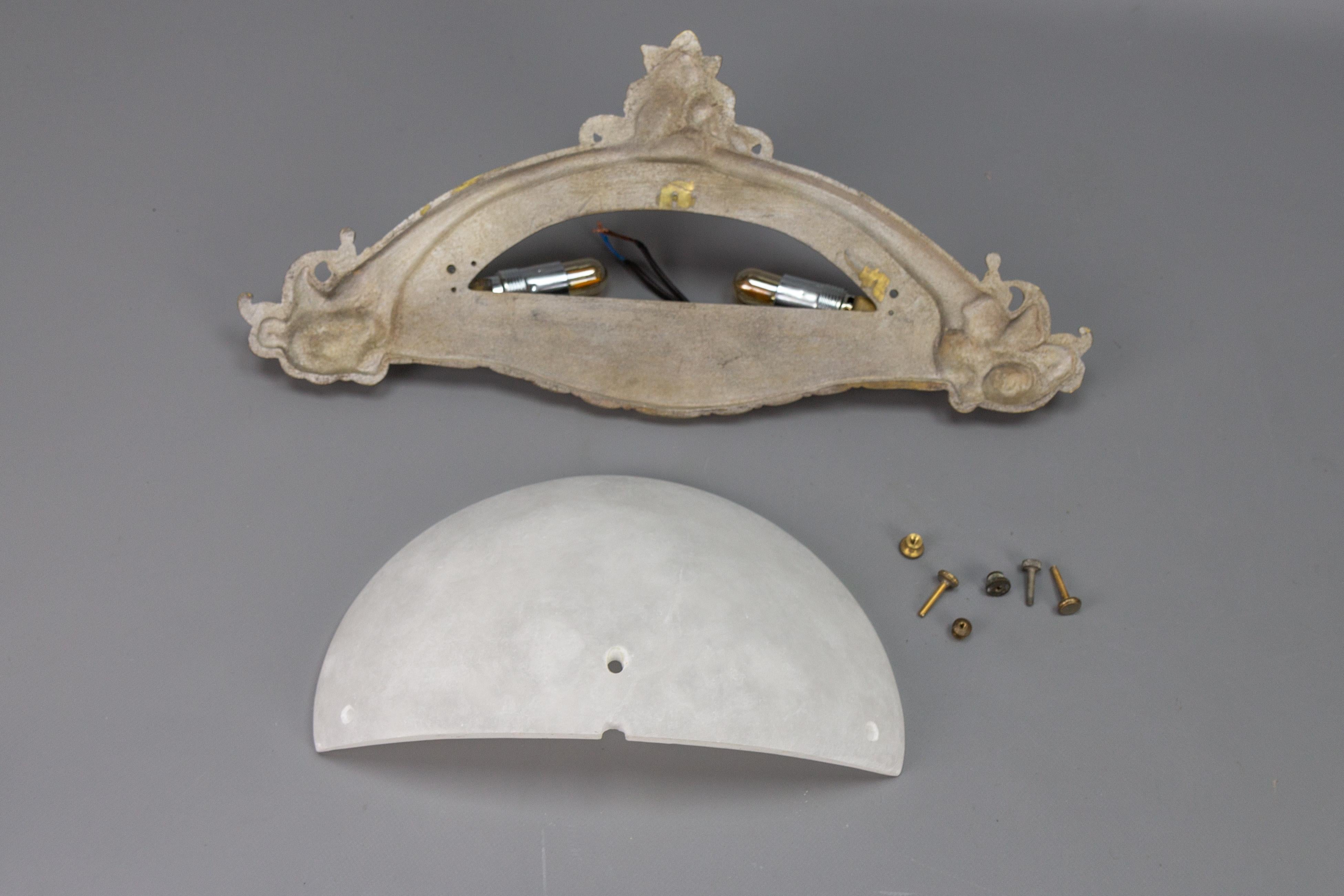 Sconcezza francese in stile Art Deco in alabastro bianco e bronzo in vendita 8