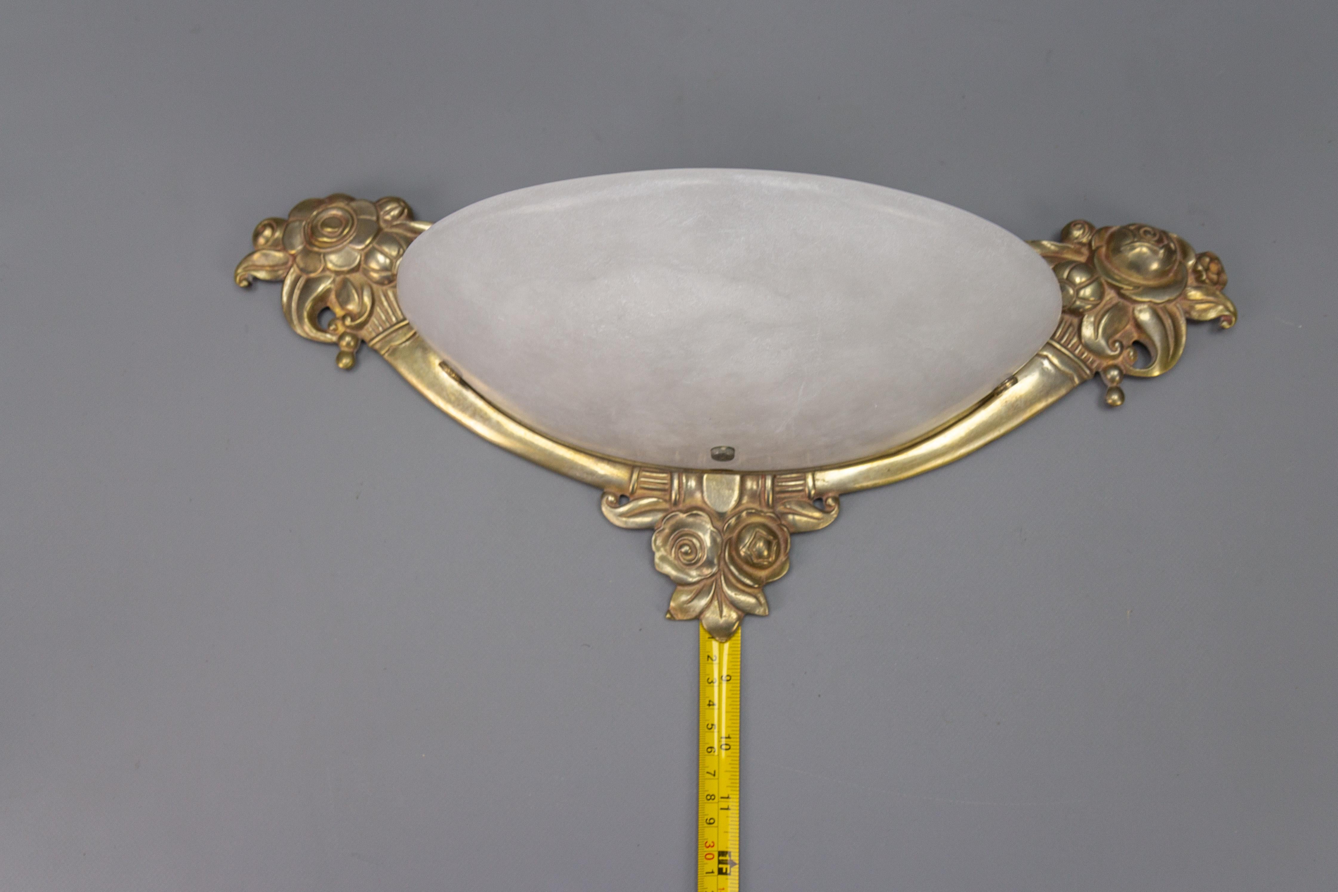 Sconcezza francese in stile Art Deco in alabastro bianco e bronzo in vendita 13