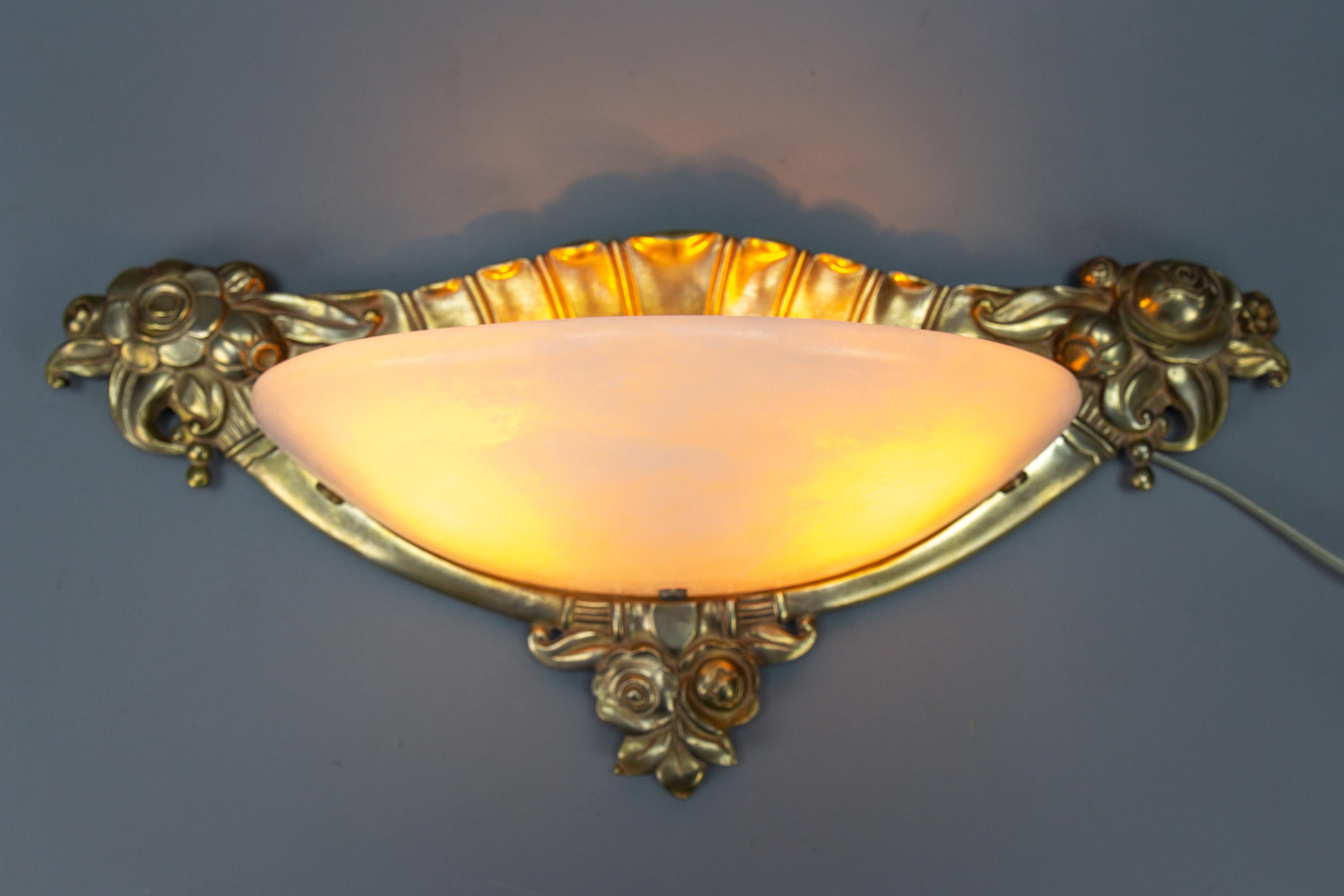 French Art Deco Style White Alabaster and Bronze Sconce For Sale 3