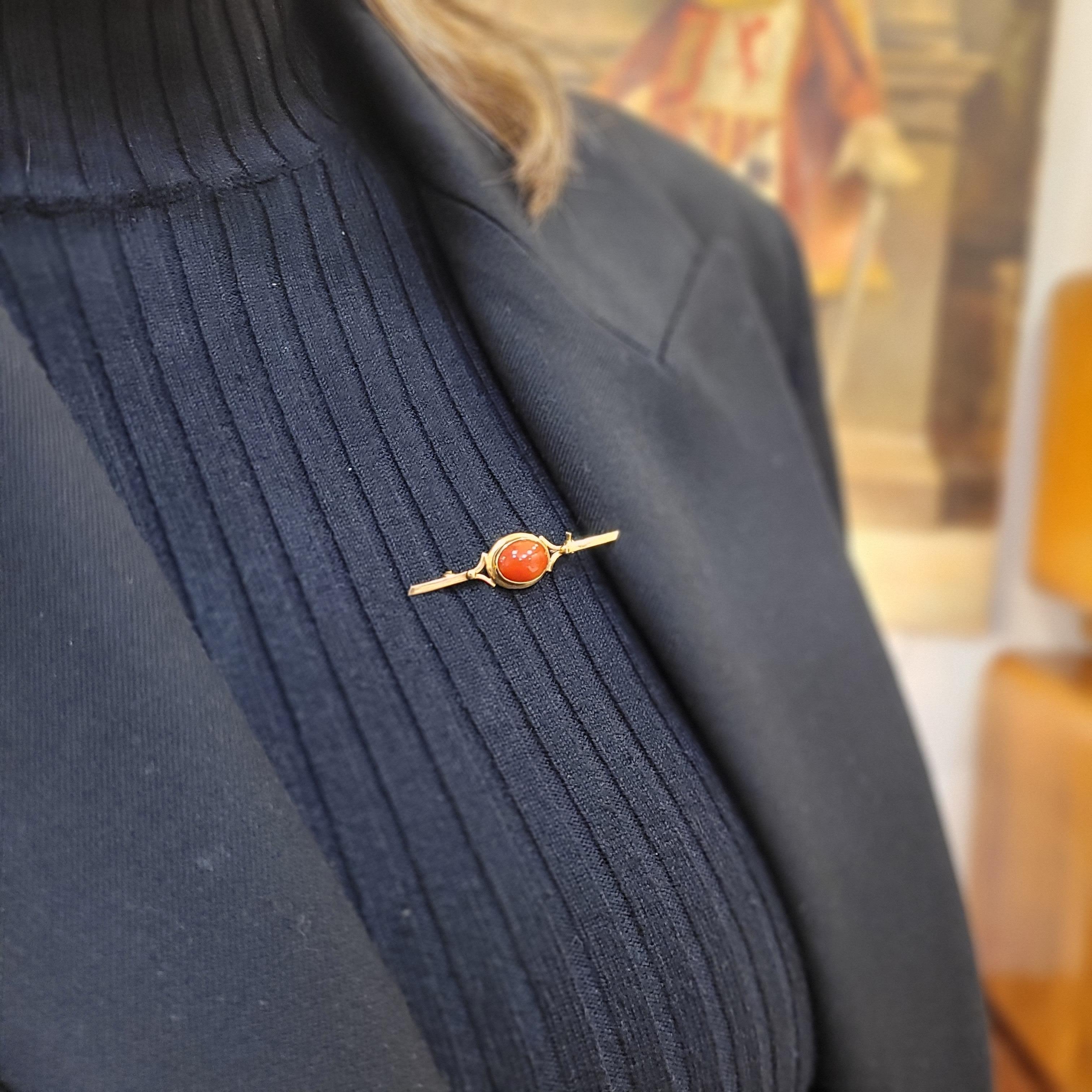 French Art Deco Style Brooch/Pin, 18k Gold and Coral, Vintage For Sale 10