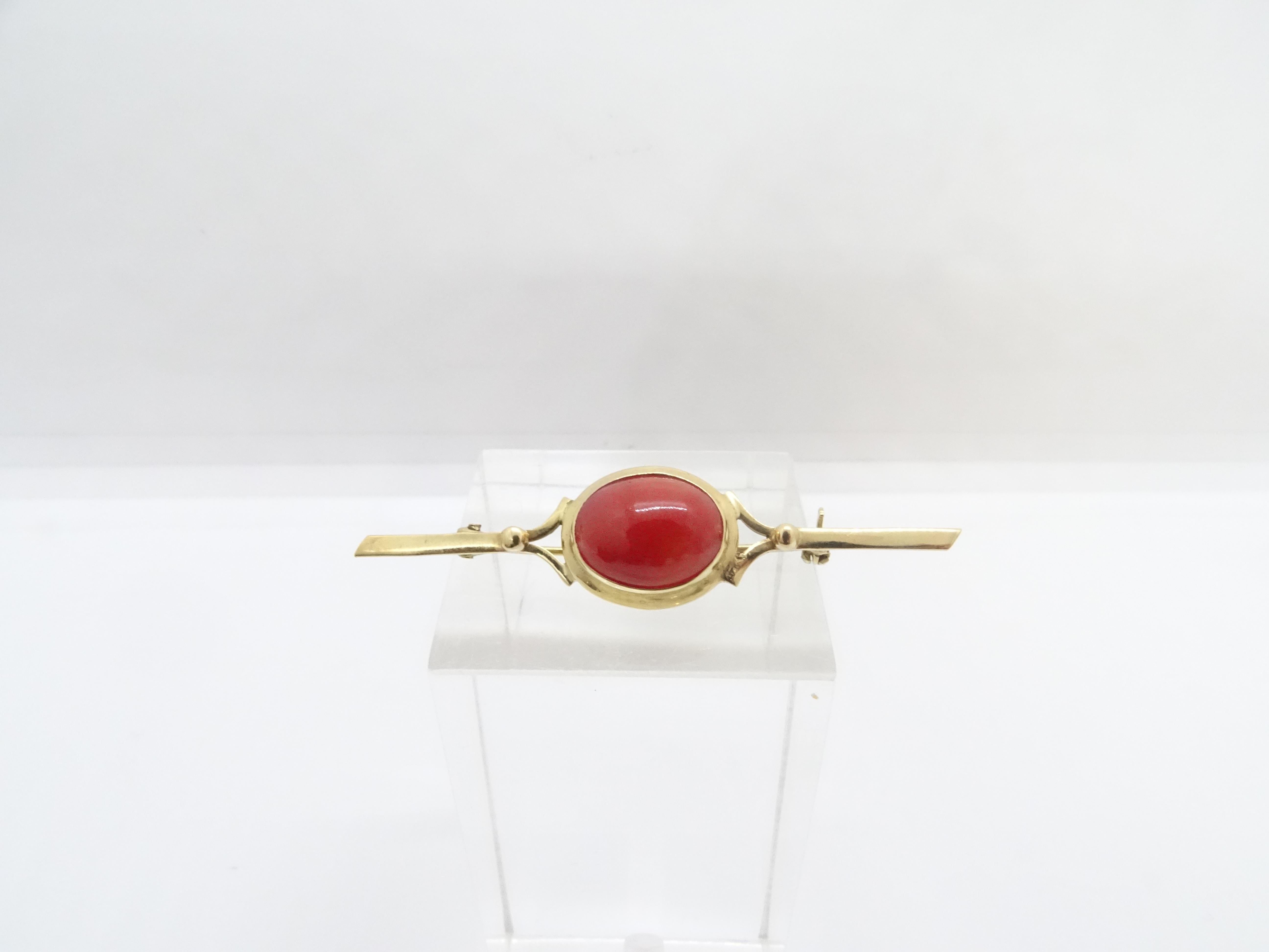 Women's or Men's French Art Deco Style Brooch/Pin, 18k Gold and Coral, Vintage For Sale