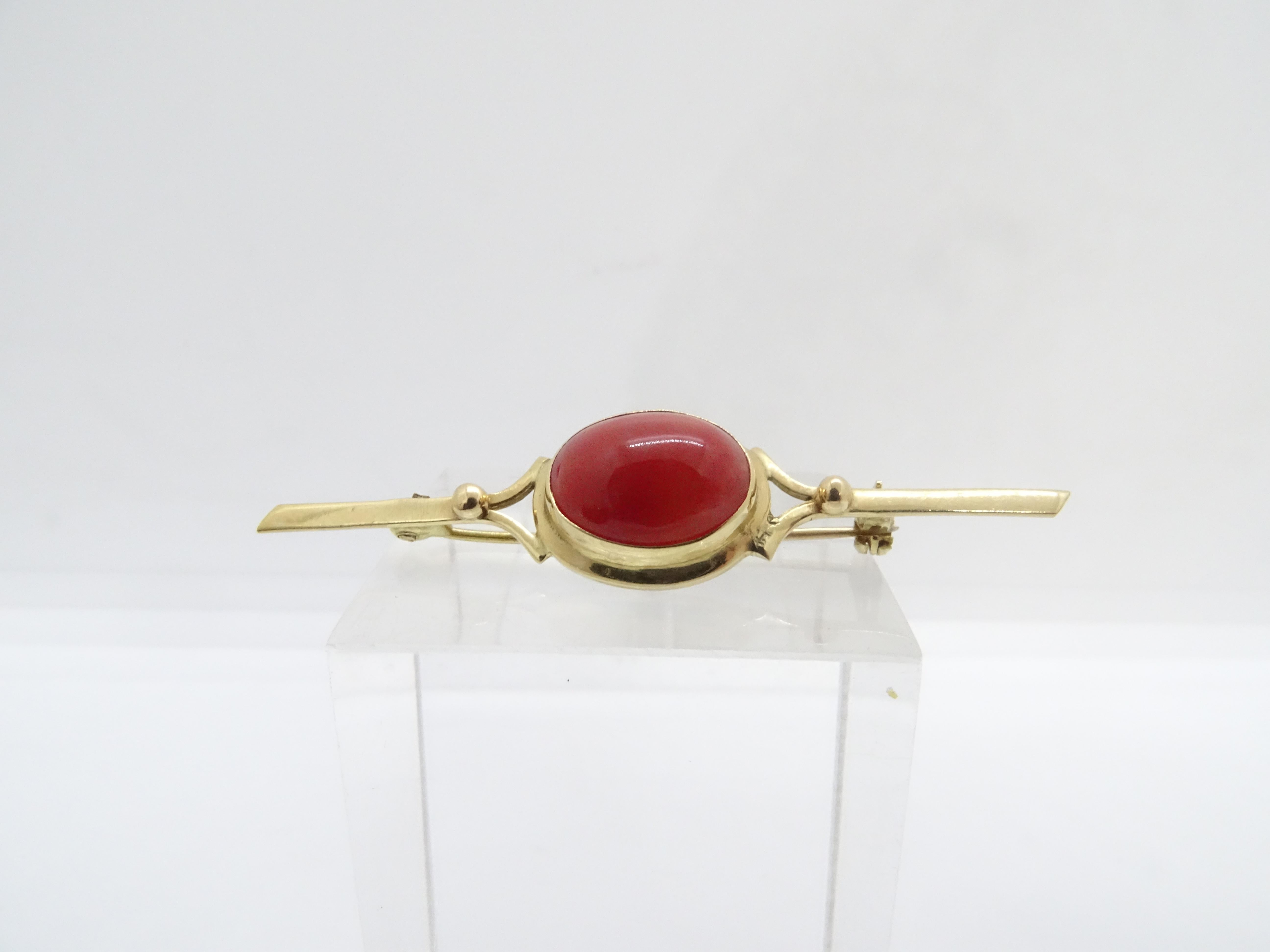 French Art Deco Style Brooch/Pin, 18k Gold and Coral, Vintage For Sale 1