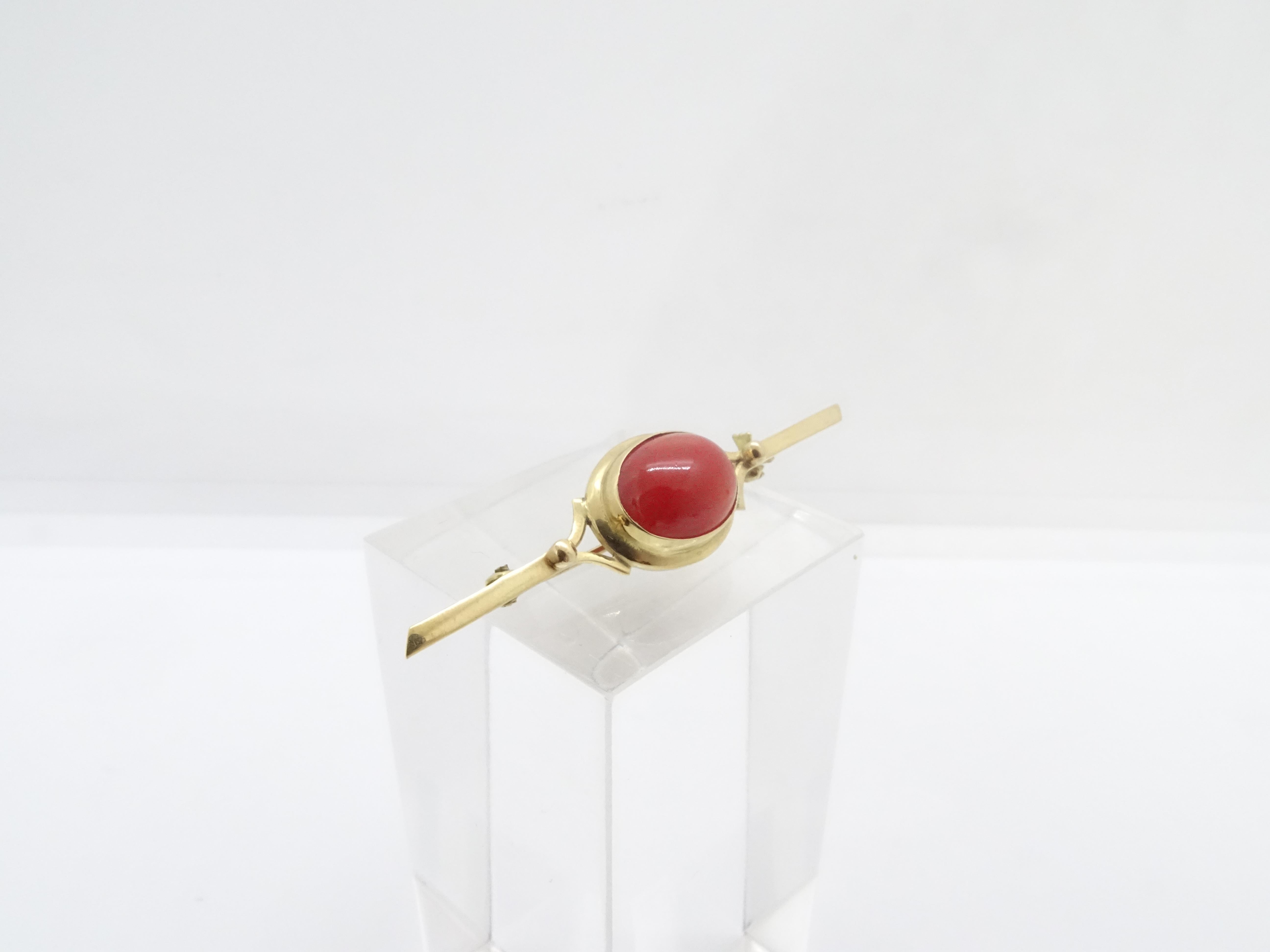 French Art Deco Style Brooch/Pin, 18k Gold and Coral, Vintage For Sale 2