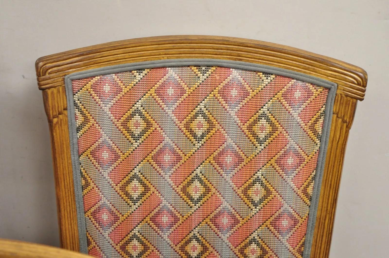 Sedie da pranzo imbottite rosse in legno intagliato in stile Art Carved - Set di 4 In condizioni buone in vendita a Philadelphia, PA