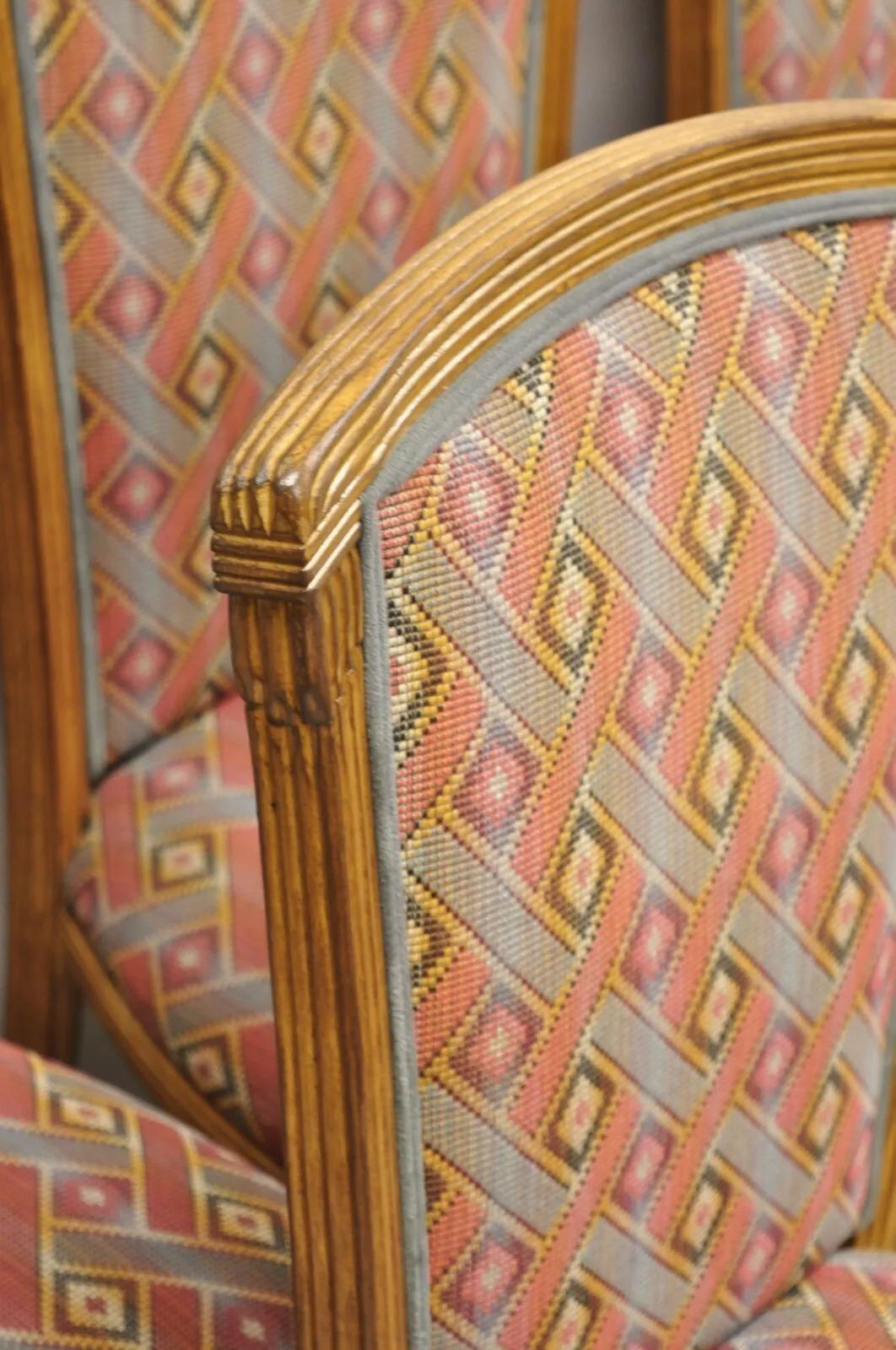Sedie da pranzo imbottite rosse in legno intagliato in stile Art Carved - Set di 4 in vendita 3