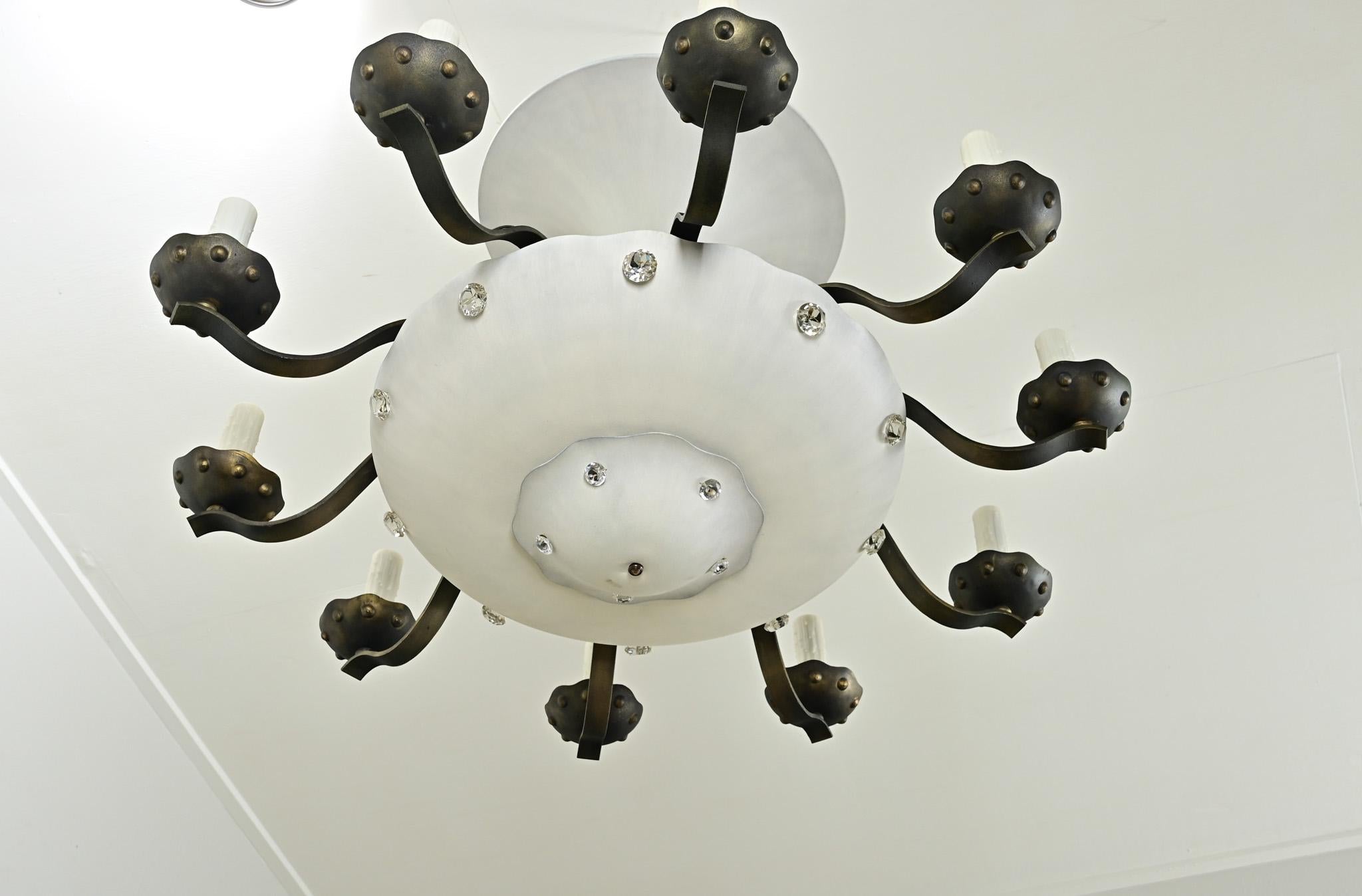Forgiato Lampadario francese in stile Art Déco in vendita