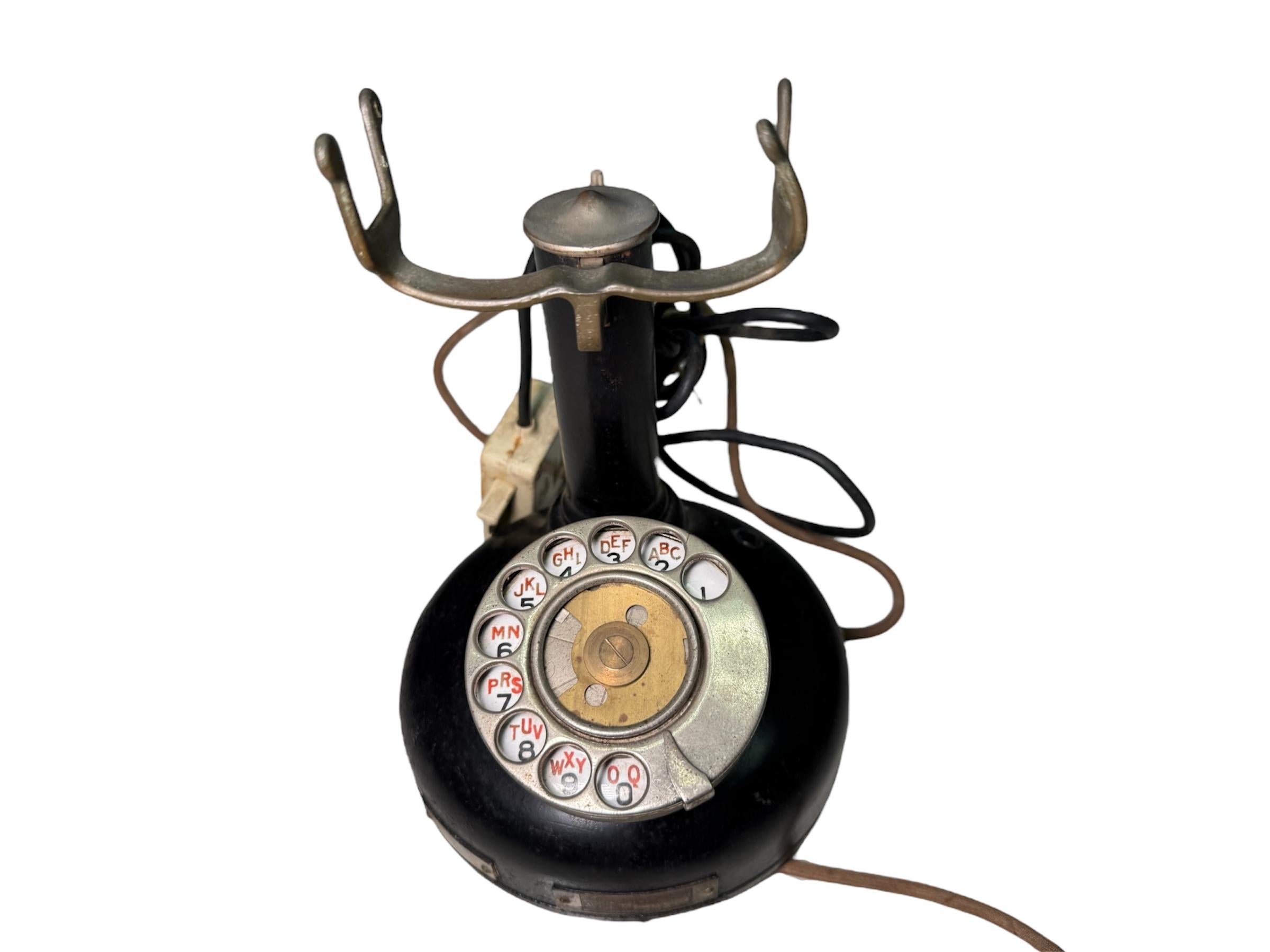 Metallo Telefono da tavolo in stile Art Deco francese in vendita