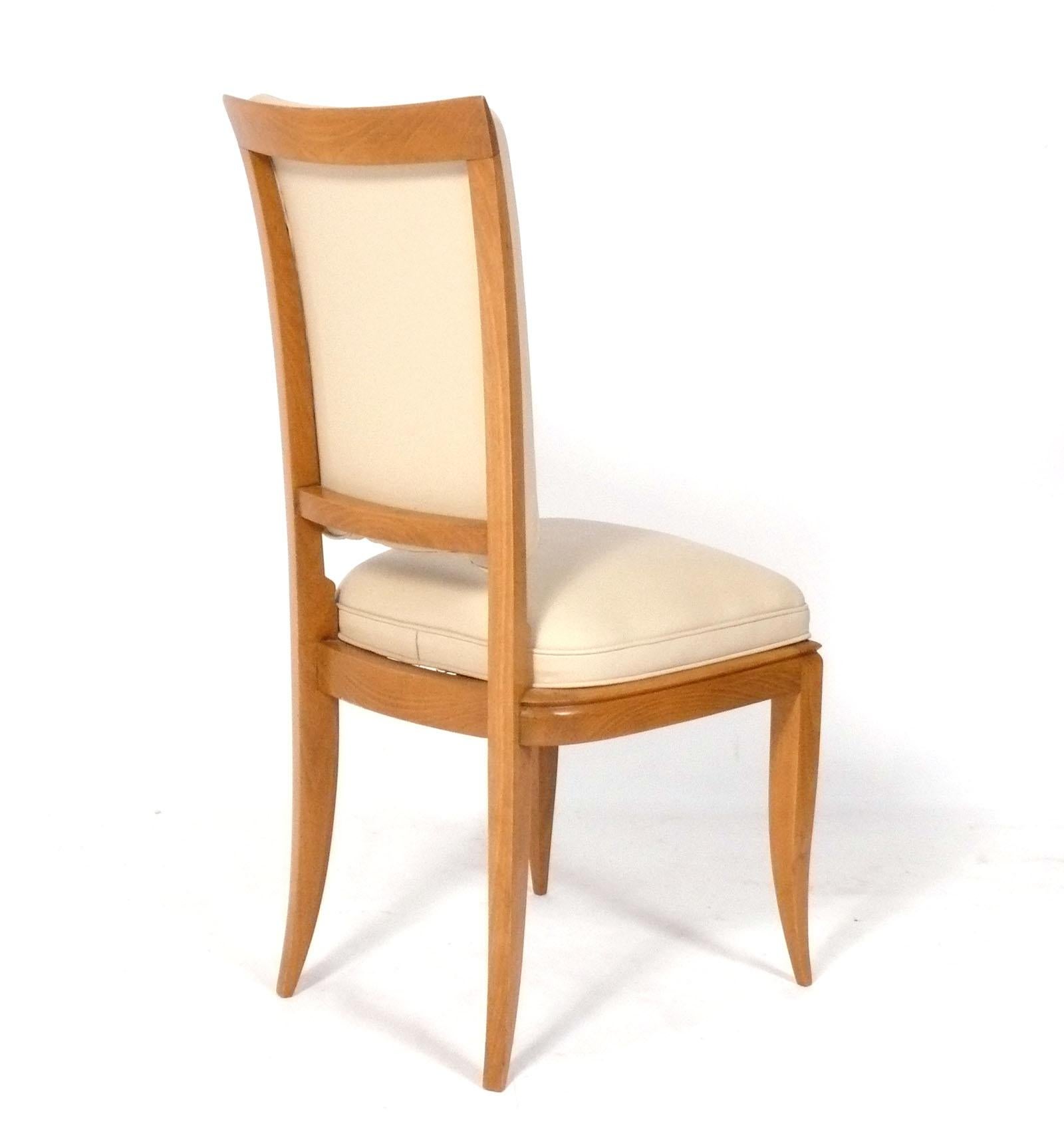 Französische Esszimmerstühle im Art-déco-Stil Jules Leleu-Design, 14 Stück verfügbar (21. Jahrhundert und zeitgenössisch) im Angebot