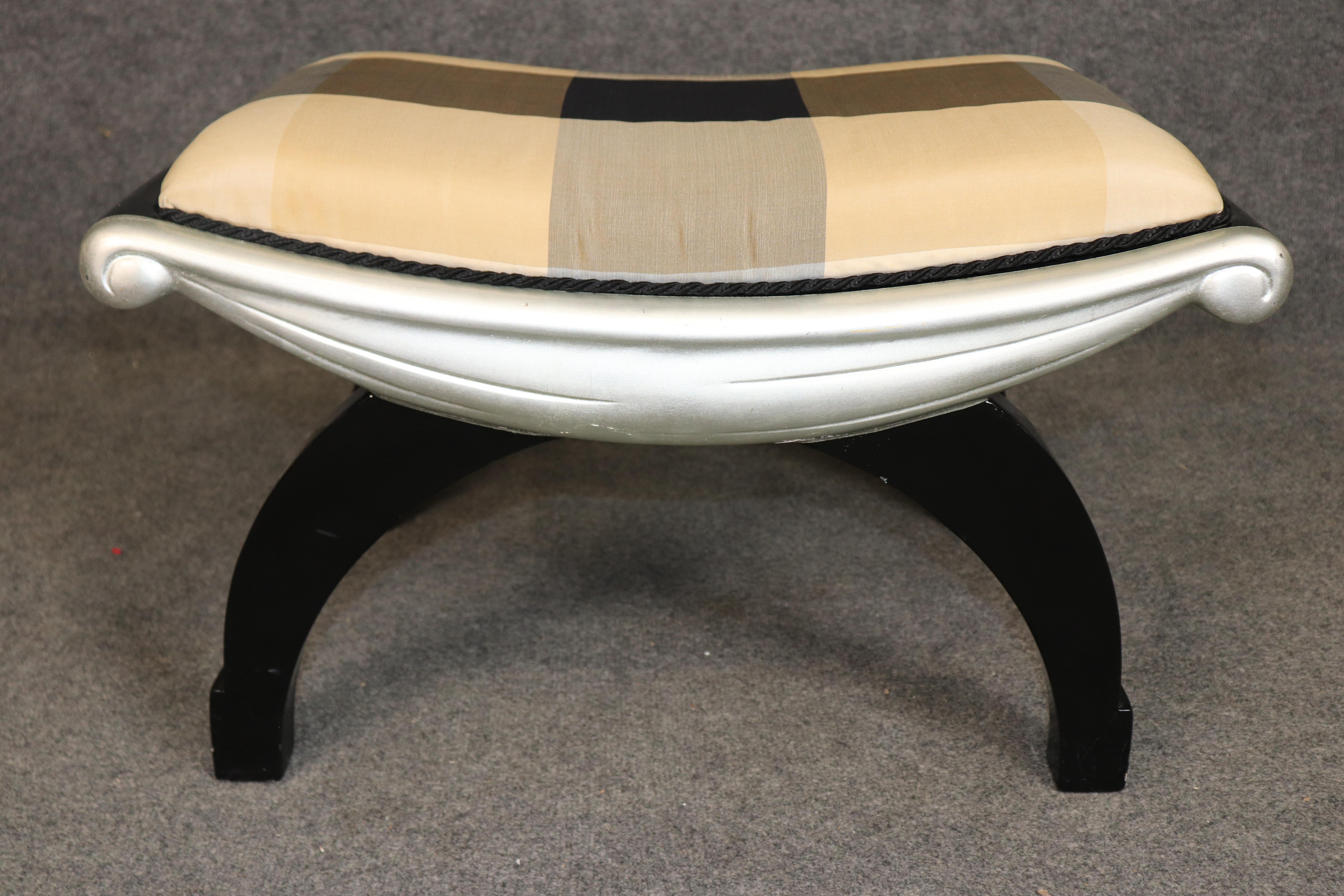 Banco o Taburete Francés Estilo Art Decó Ebonizado y Pintado de Plata en Bueno estado para la venta en Swedesboro, NJ