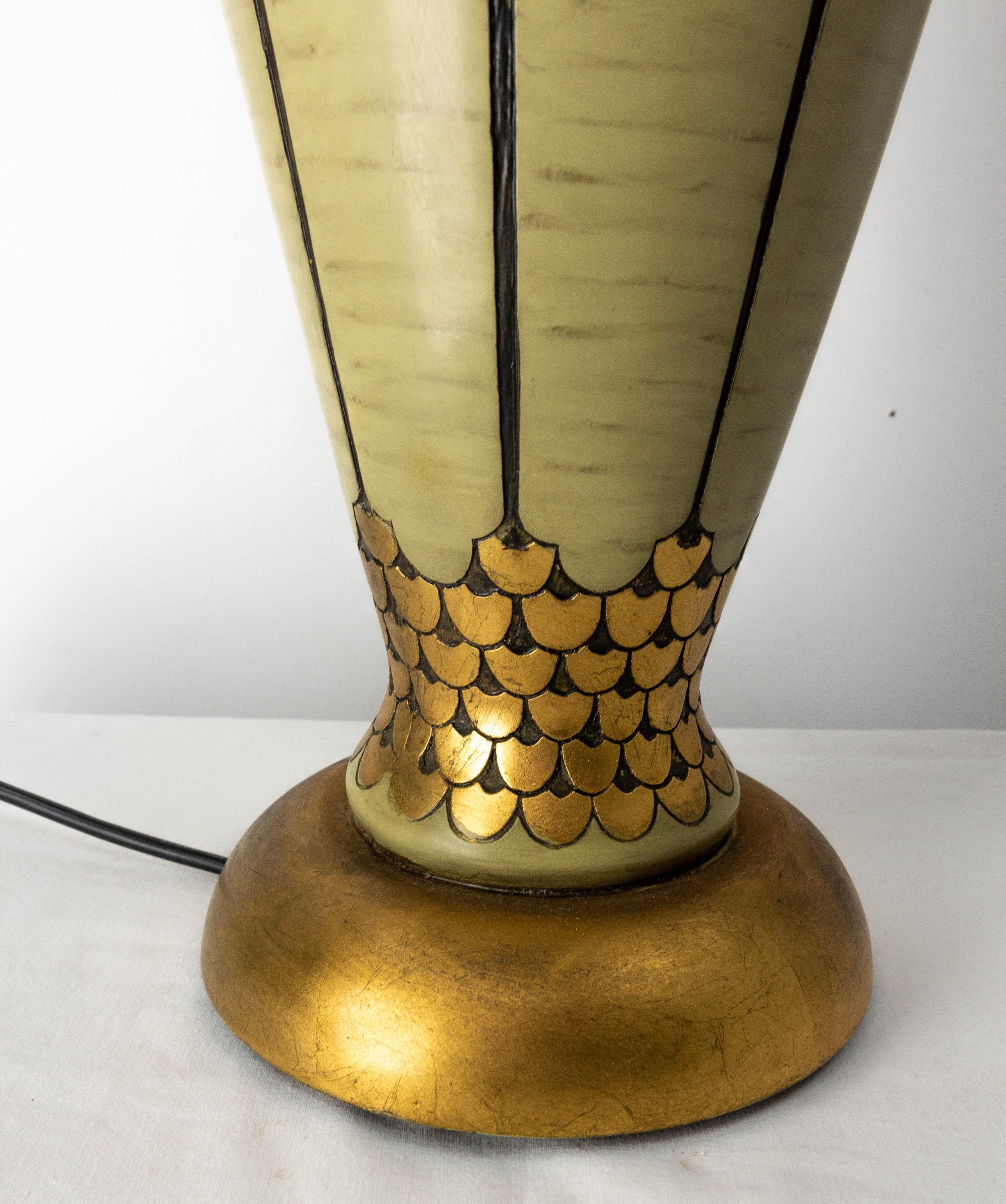 French Art Deco Style Resin Table Lamp, circa 1980 For Sale 4