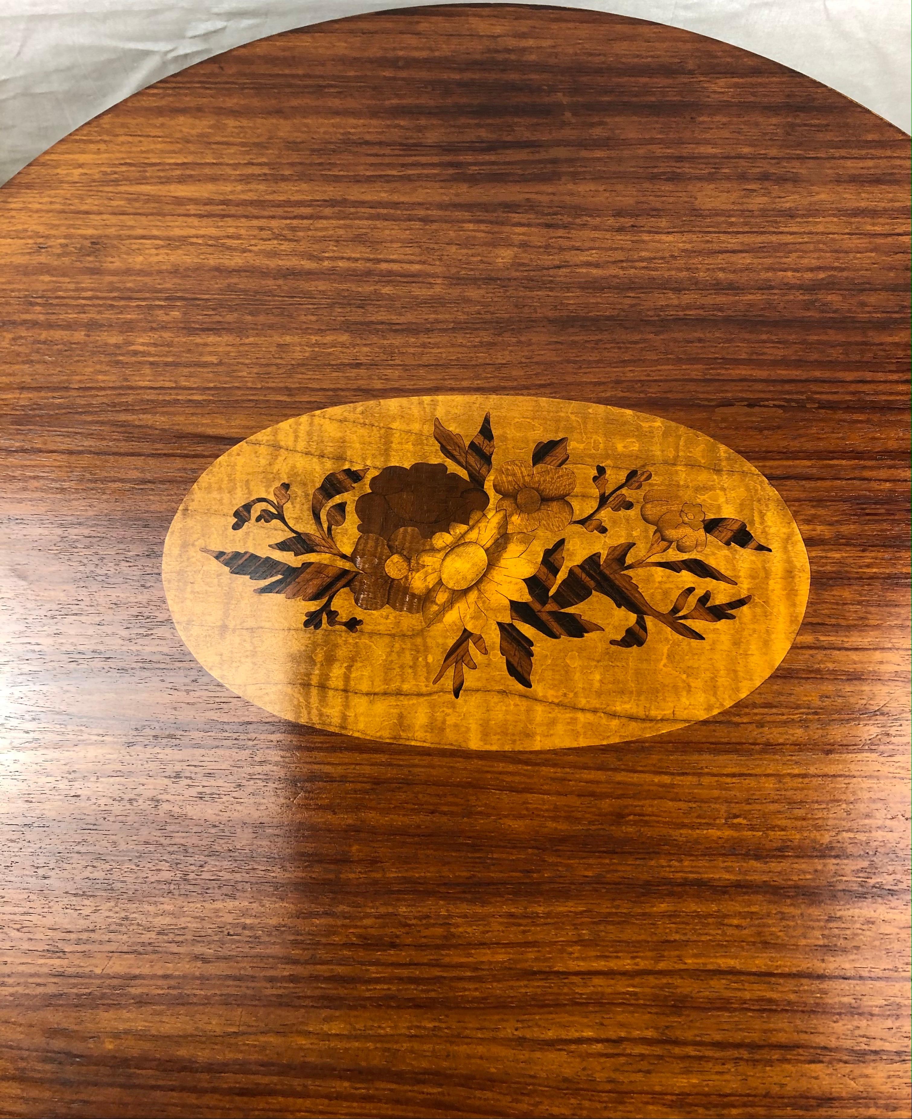 French Art Deco Style Round Wooden Cocktail or Side Table with Marquetry Center In Good Condition For Sale In Miami, FL