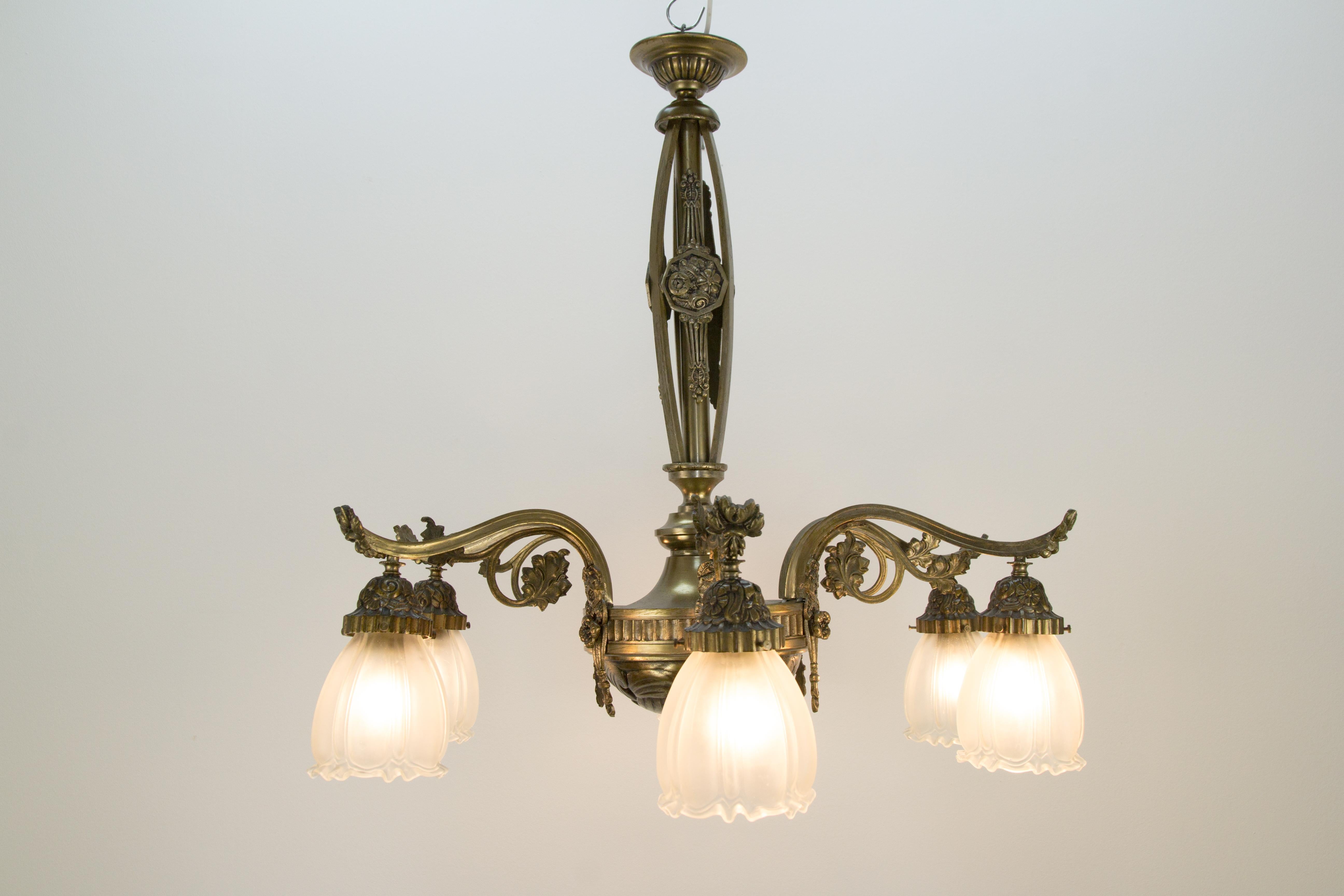 French Art Deco style silver color bronze chandelier with floral and foliate motifs from the 1930s. Six bronze arms, each with frosted glass shade and a socket for E27 (E26) size light bulb.
Dimensions: 
Diameter: 68 cm / 26.77 in; height: 63 cm /