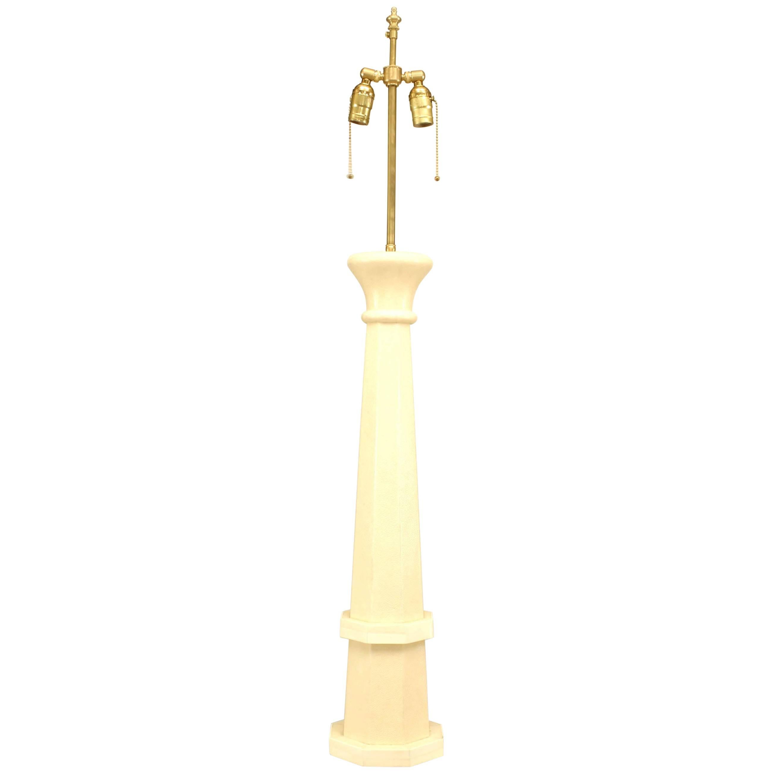 Weiße Art-déco-Tischlampe aus Chagrinleder, Vintage
