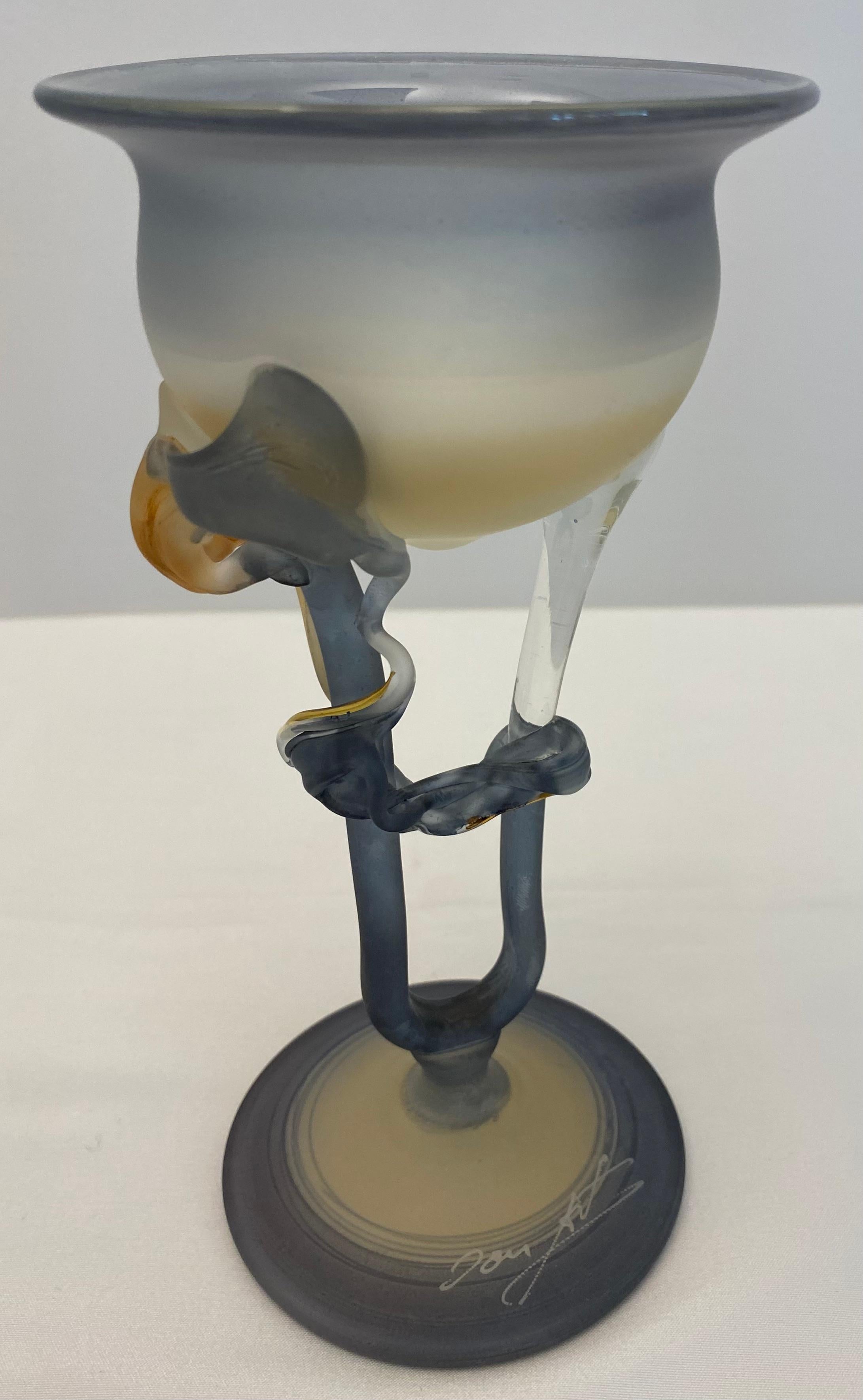 Französische Knospenvase aus durchscheinendem Glas im Art-déco-Stil, Erte Elte-Vase (Mattiert) im Angebot