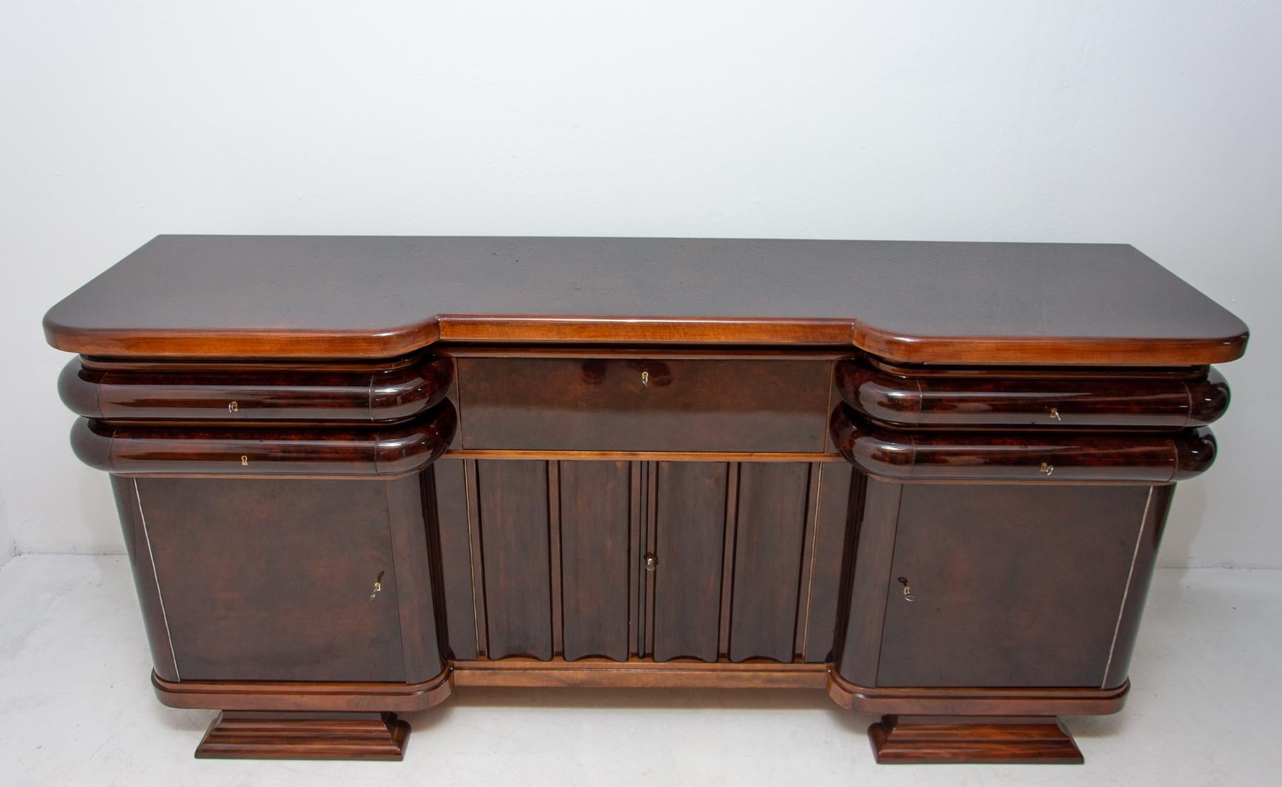 Mid-20th Century French Art Deco Style Walnut Sideboard or Buffet, 1930s, Bohemia