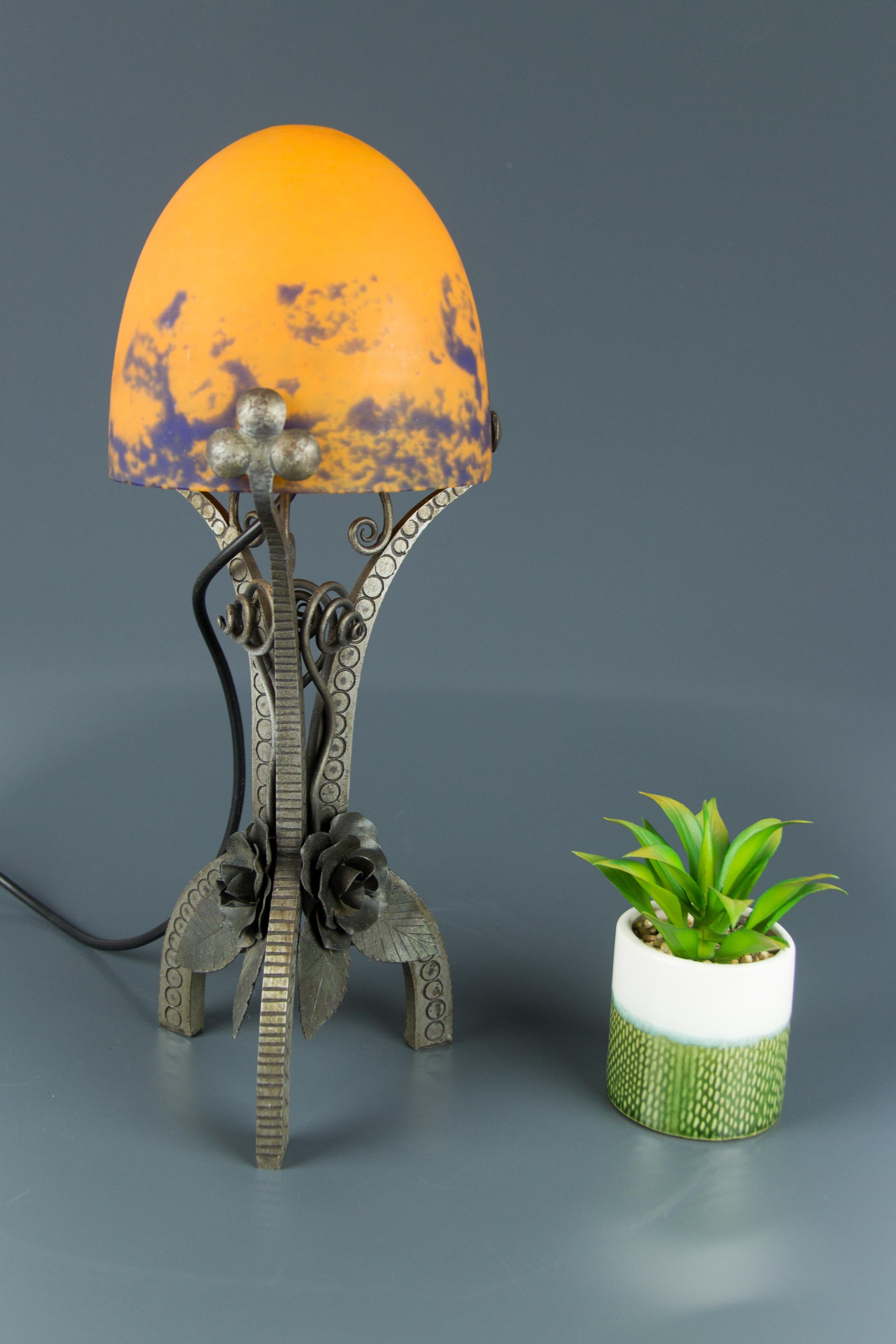Mid-20th Century French Art Deco Style Wrought Iron and Orange and Dark Purple Glass Table Lamp