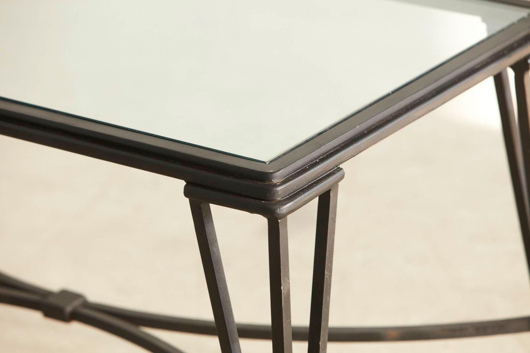 Table de cocktail ou d'appoint en fer forgé de style Art Déco français avec plateau en verre Bon état - En vente à Aramits, Nouvelle-Aquitaine