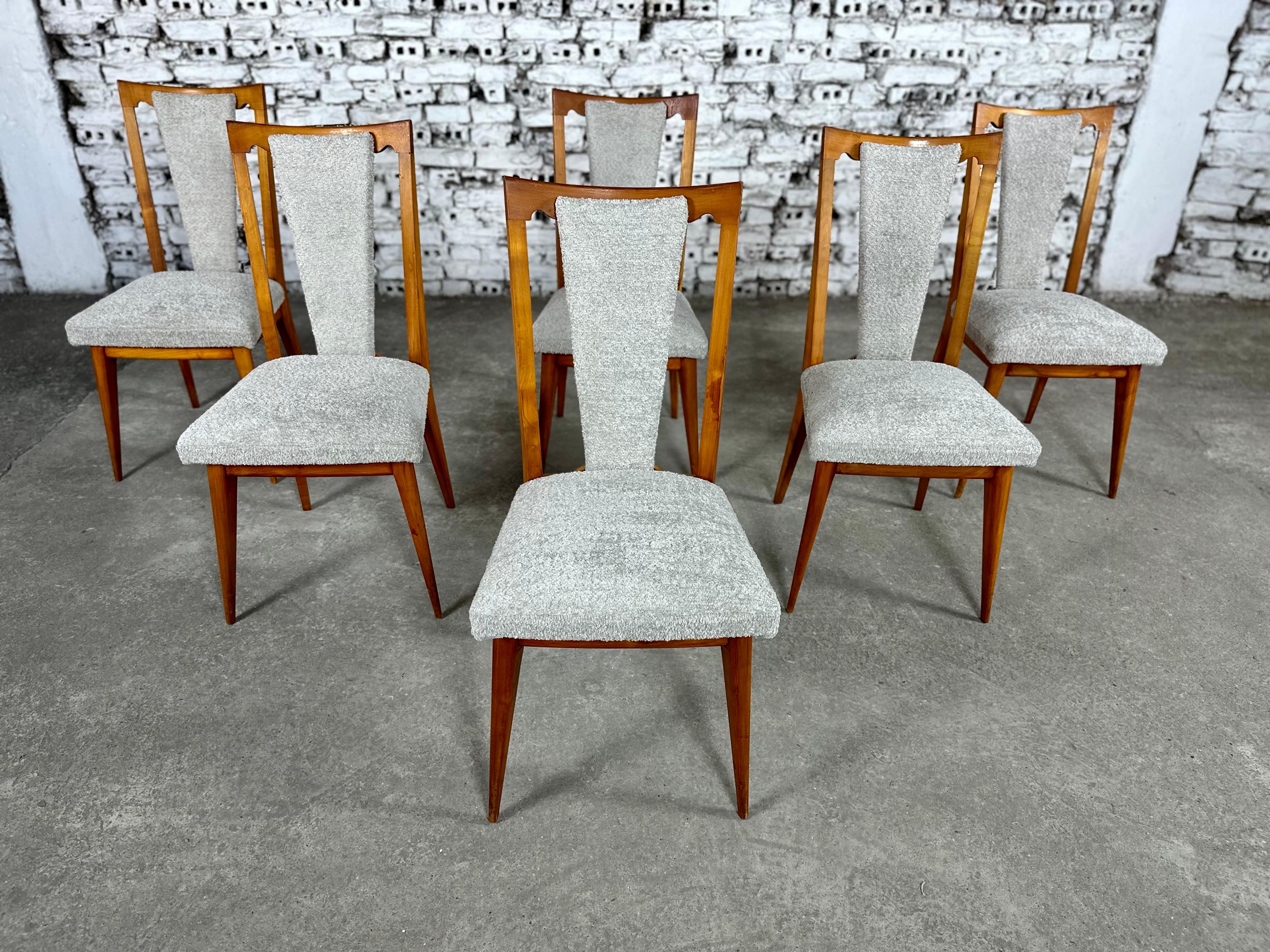 Bouclé Chaises de salle à manger de style Art déco française, nouvellement tapissées - lot de 6 en vente