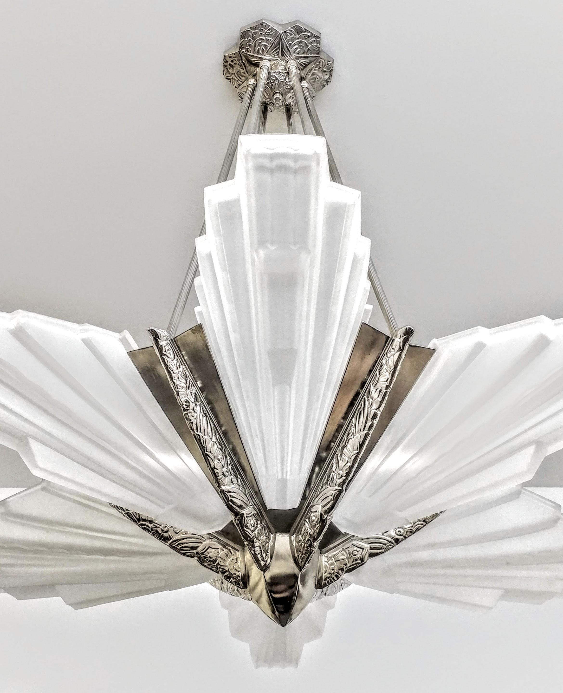 French Art Deco Skyscraper Chandelier In Good Condition For Sale In Long Island City, NY