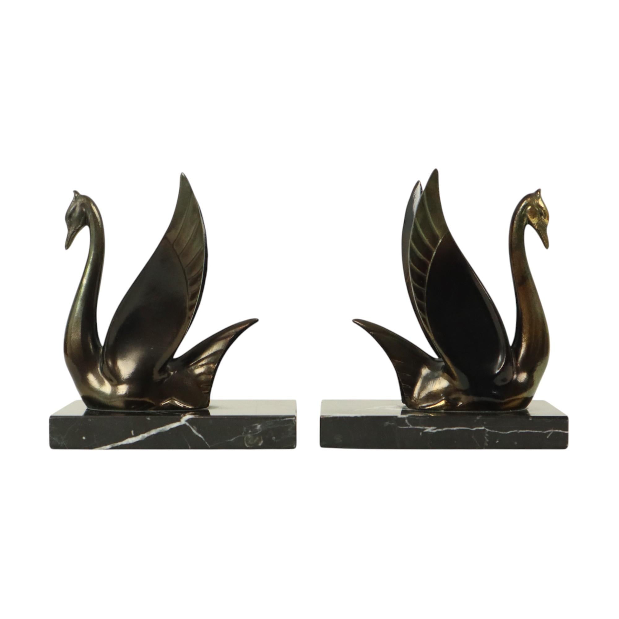 Serre-livres Swan Art Déco Français Base en Marbre 1930 en vente 4