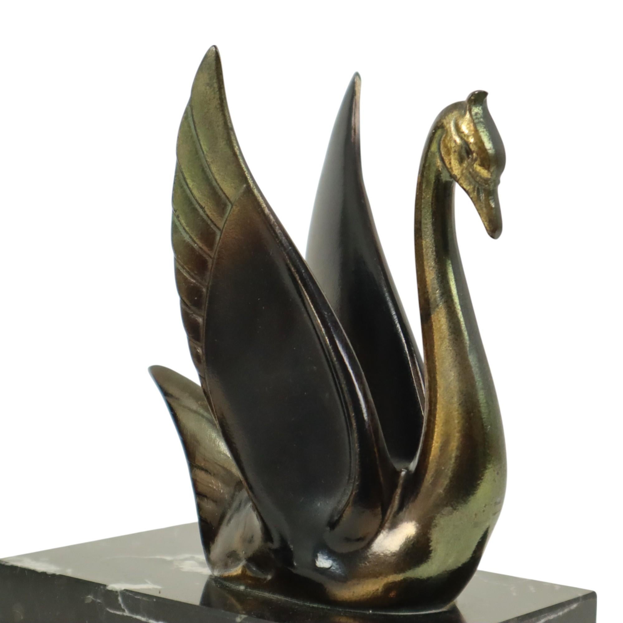 Serre-livres Swan Art Déco Français Base en Marbre 1930 en vente 7