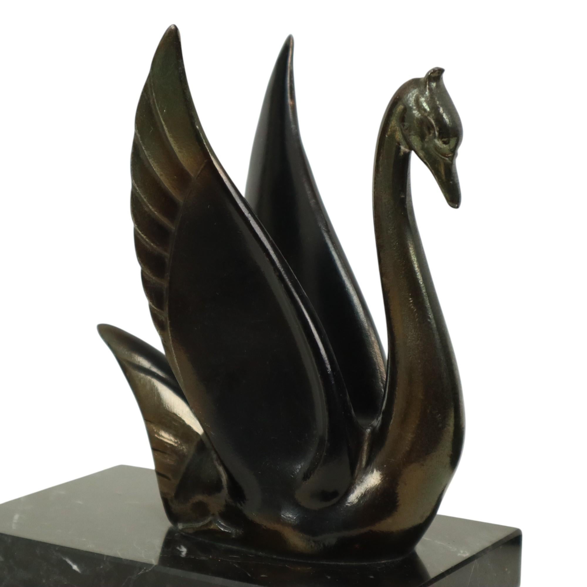 Serre-livres Swan Art Déco Français Base en Marbre 1930 en vente 8