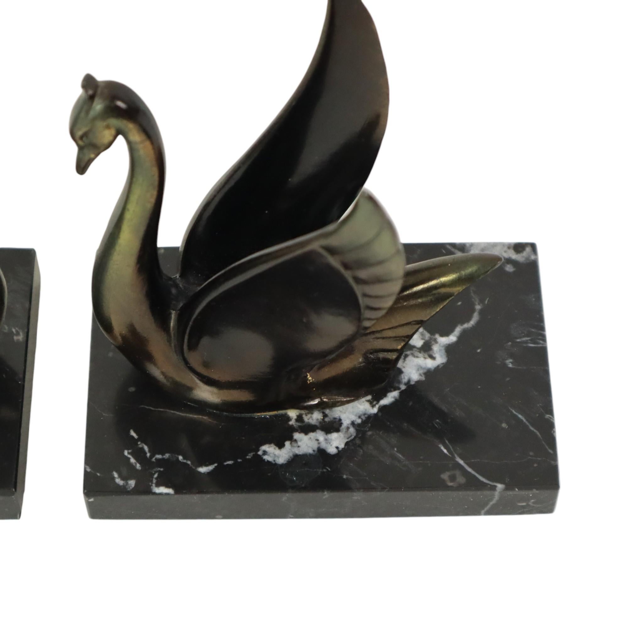 Effet bronze Serre-livres Swan Art Déco Français Base en Marbre 1930 en vente