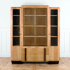 Vitrina francesa Art Decó de sicomoro y maderas exóticas