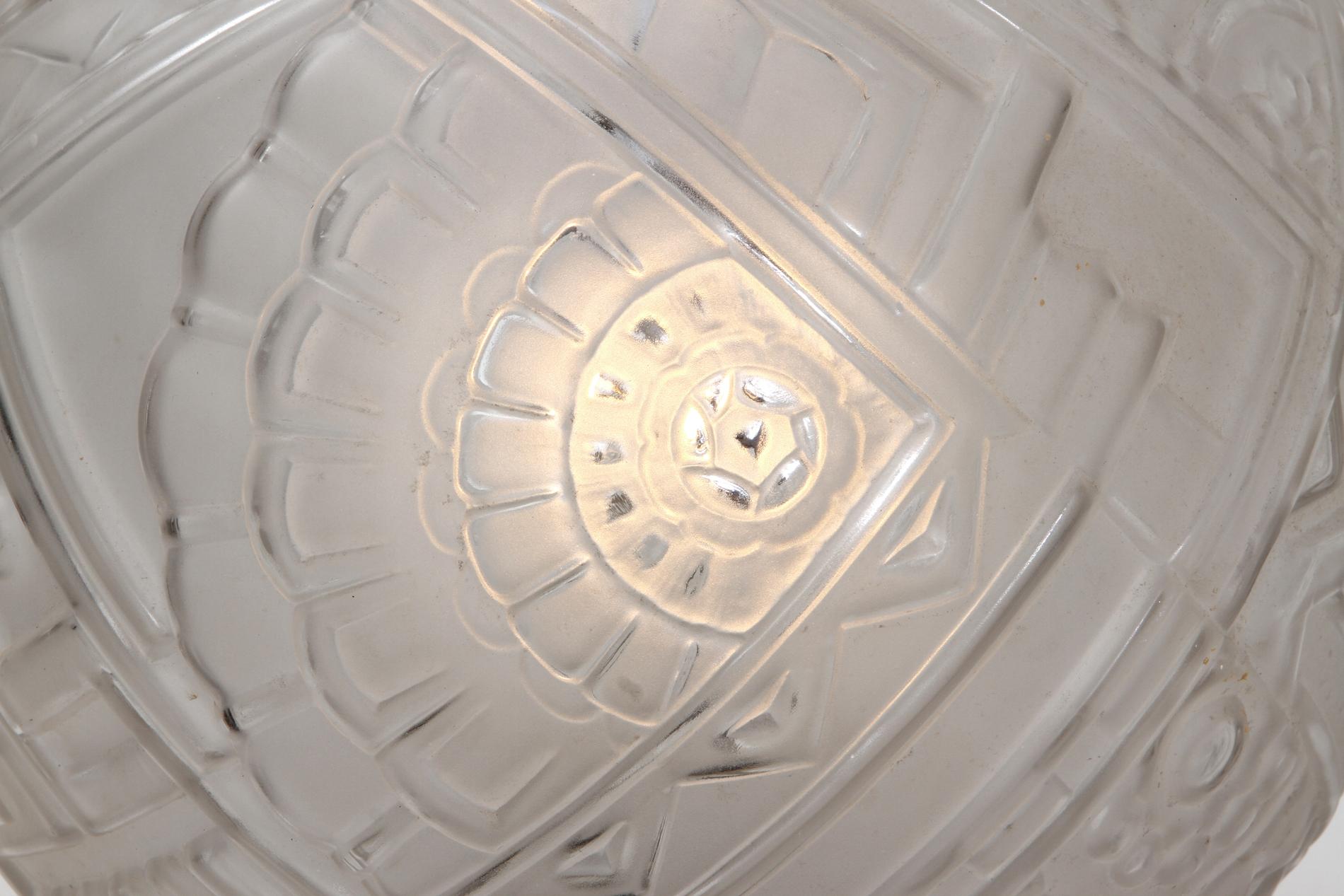 Français Lampe de table Art déco française grand format par SABINO en vente