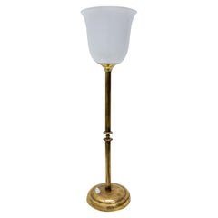 Französische Art Deco Tischlampe Messing und Opaline, um 1930