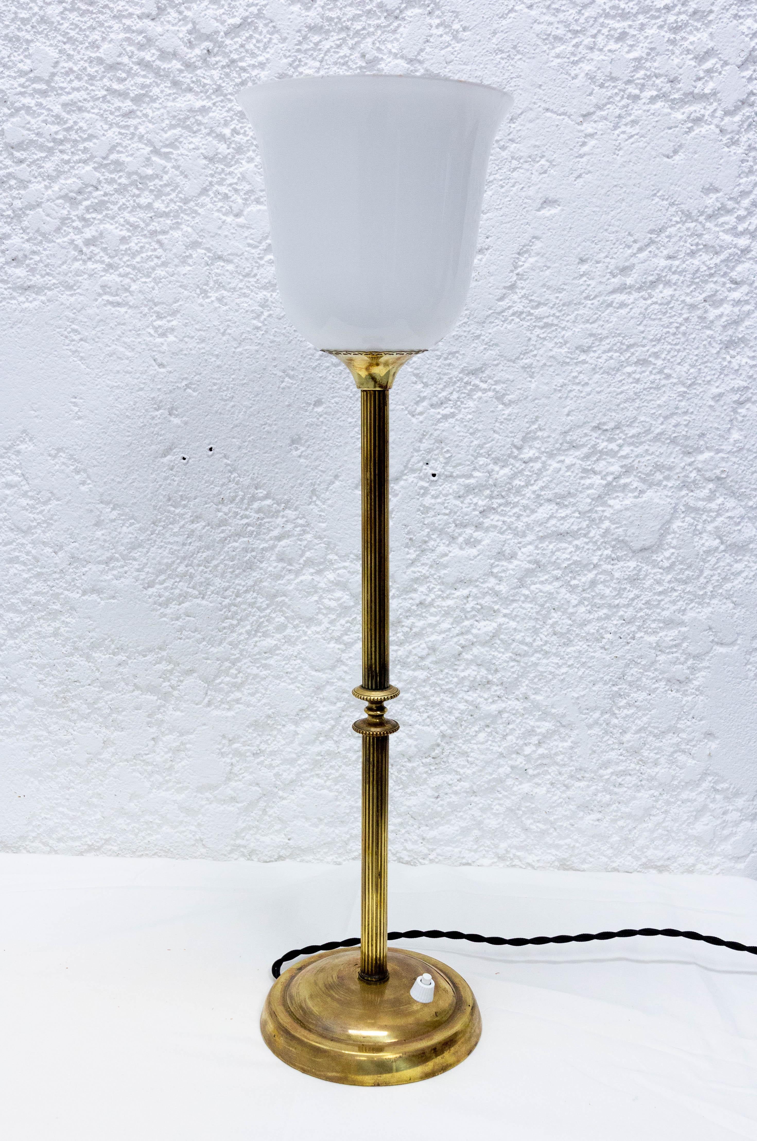 Neoclassical French Art Deco Table Lamp Brass and Opaline, circa 930 For Sale