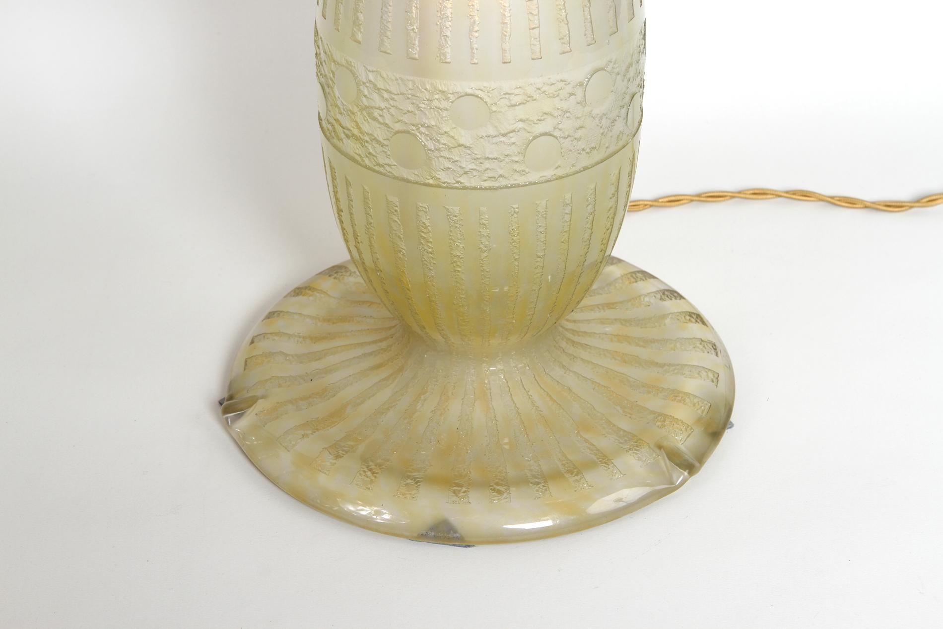 French Art Deco table lamp by Daum For Sale 2