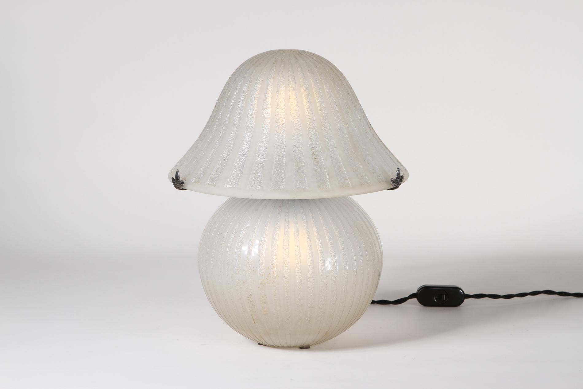 French Art Deco table lamp by Daum Nancy made around 1930 in acid-etched glass. The speciality of the lamp is to be all in glass, the base and lampshade. Very beautiful and delicate work. 