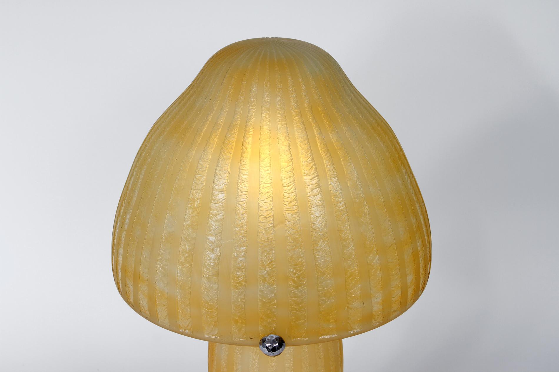 Lámpara de mesa francesa Art Déco de Daum Nancy Art Decó en venta
