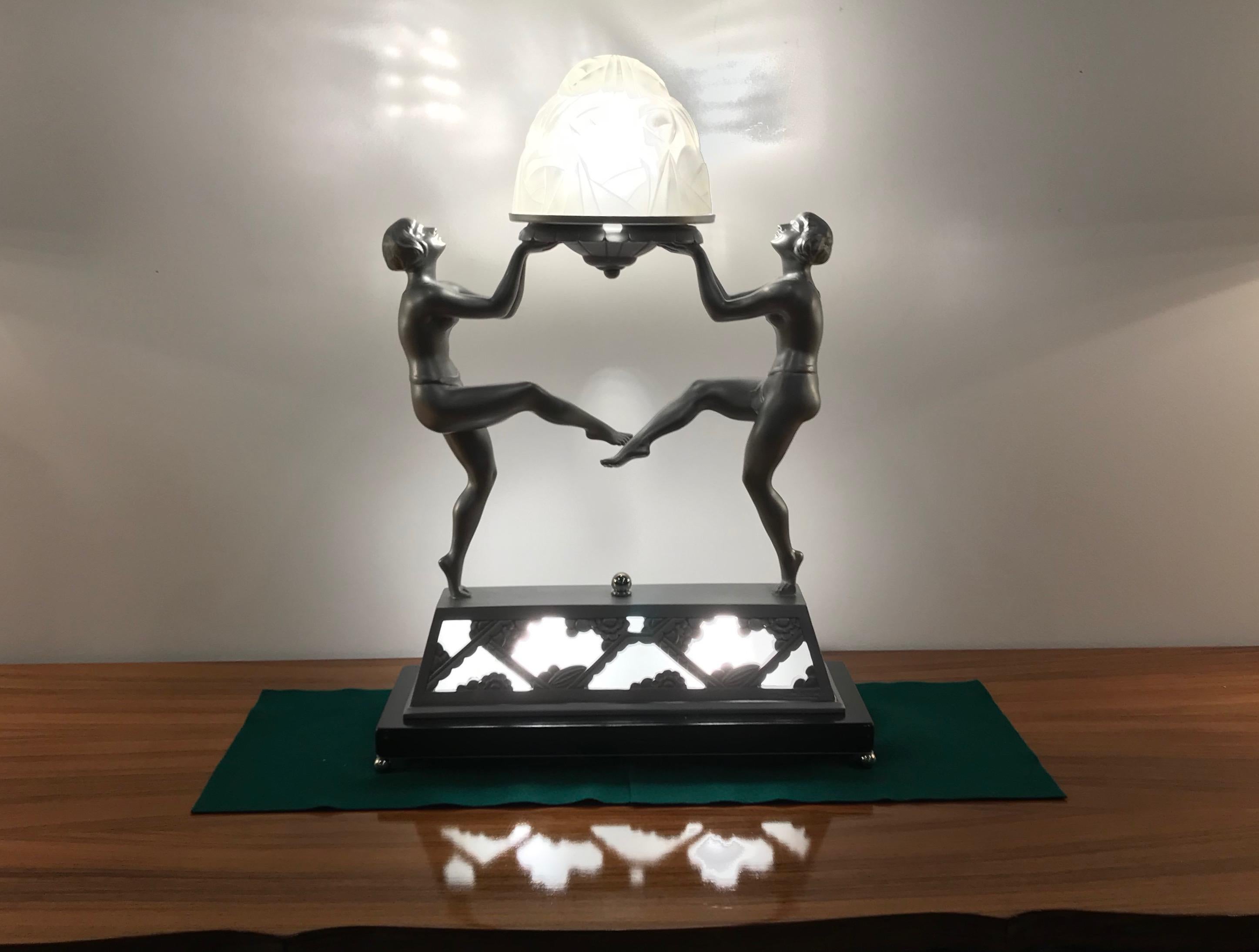 Lampe de Table Art Déco Française par Degue en vente 15