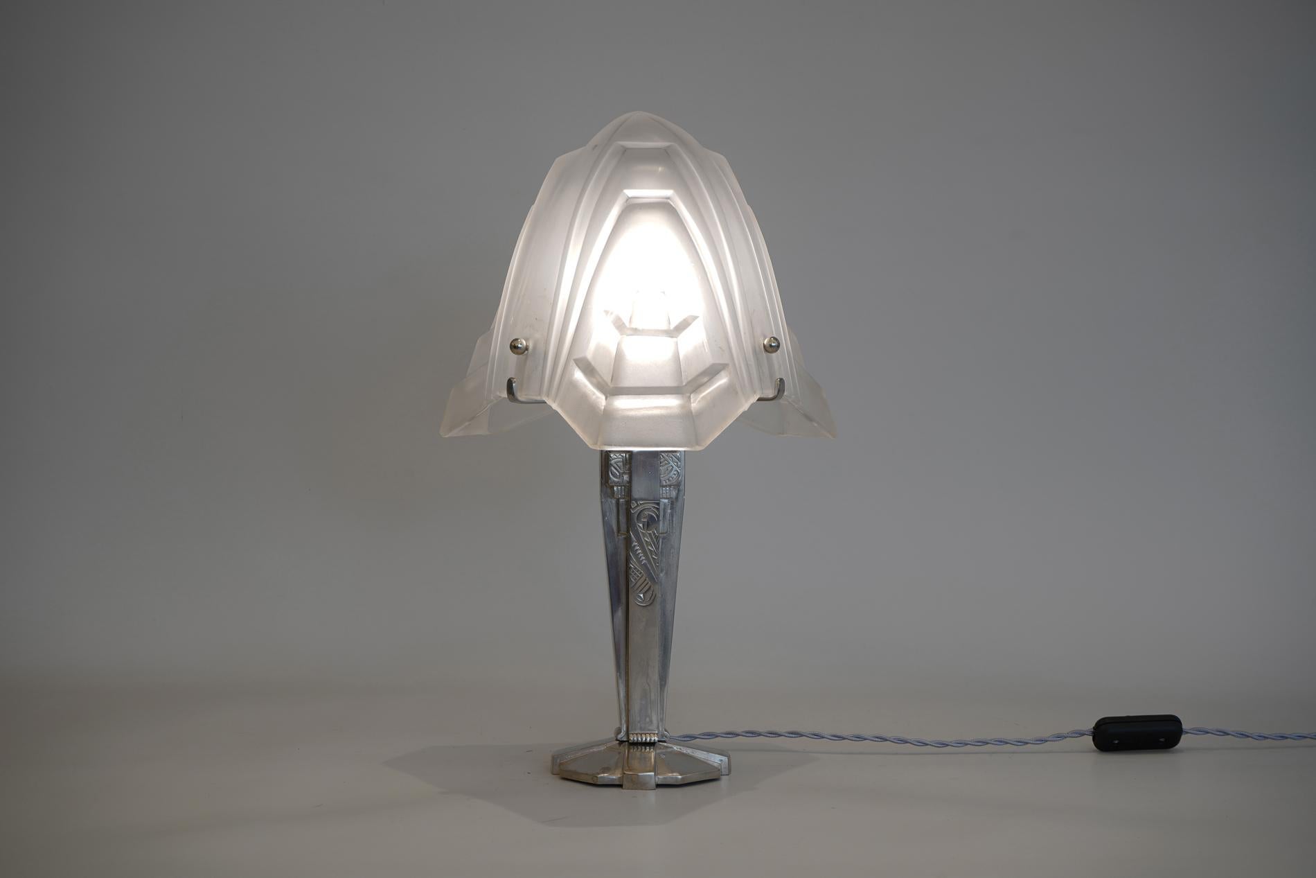 Französische Art-Déco-Tischlampe von Degué  (Art déco) im Angebot