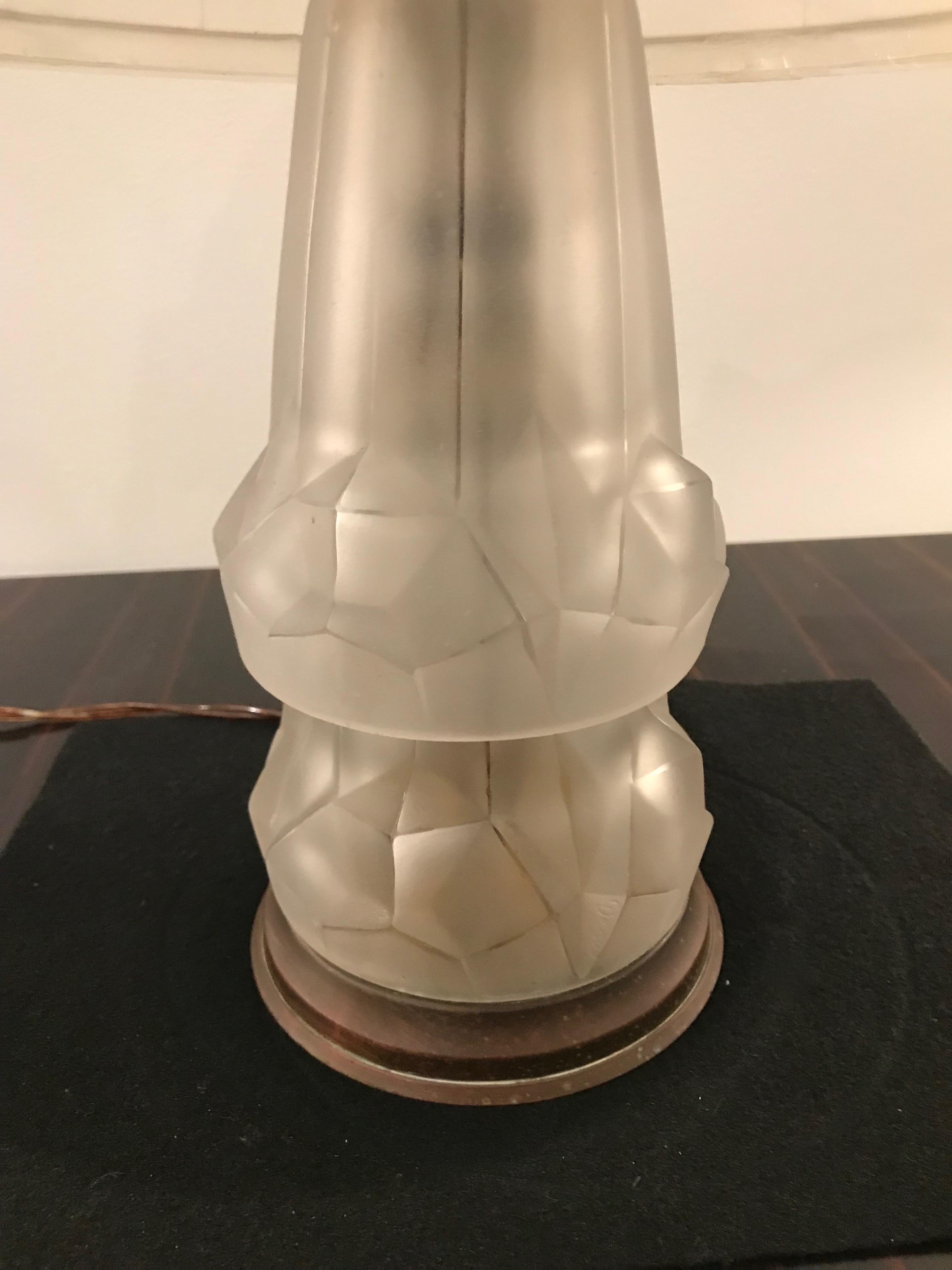 French Art Deco Table Lamp by Degue In Good Condition For Sale In North Bergen, NJ